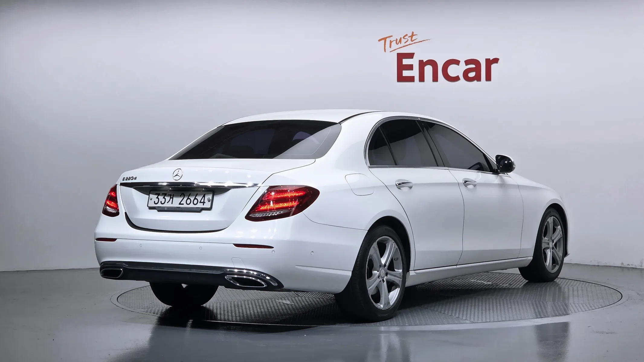 Mercedes-Benz E-Class W213 E220d 2017 2/21