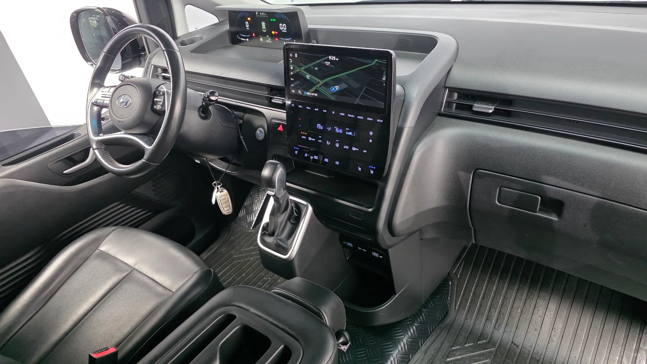 Hyundai Staria 3 2021 4/5