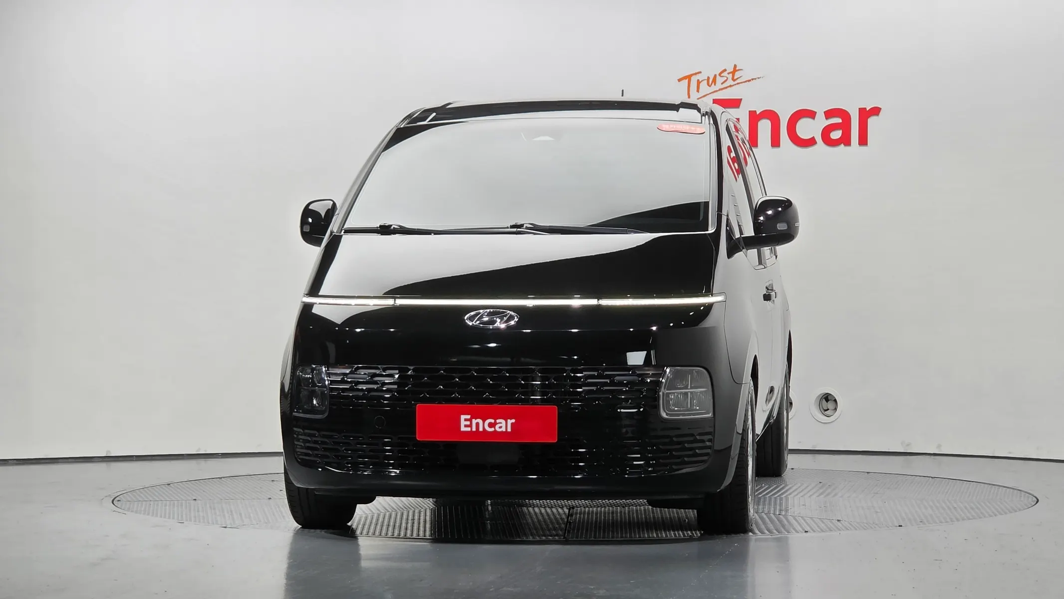 Hyundai Staria 3 2021 2/5