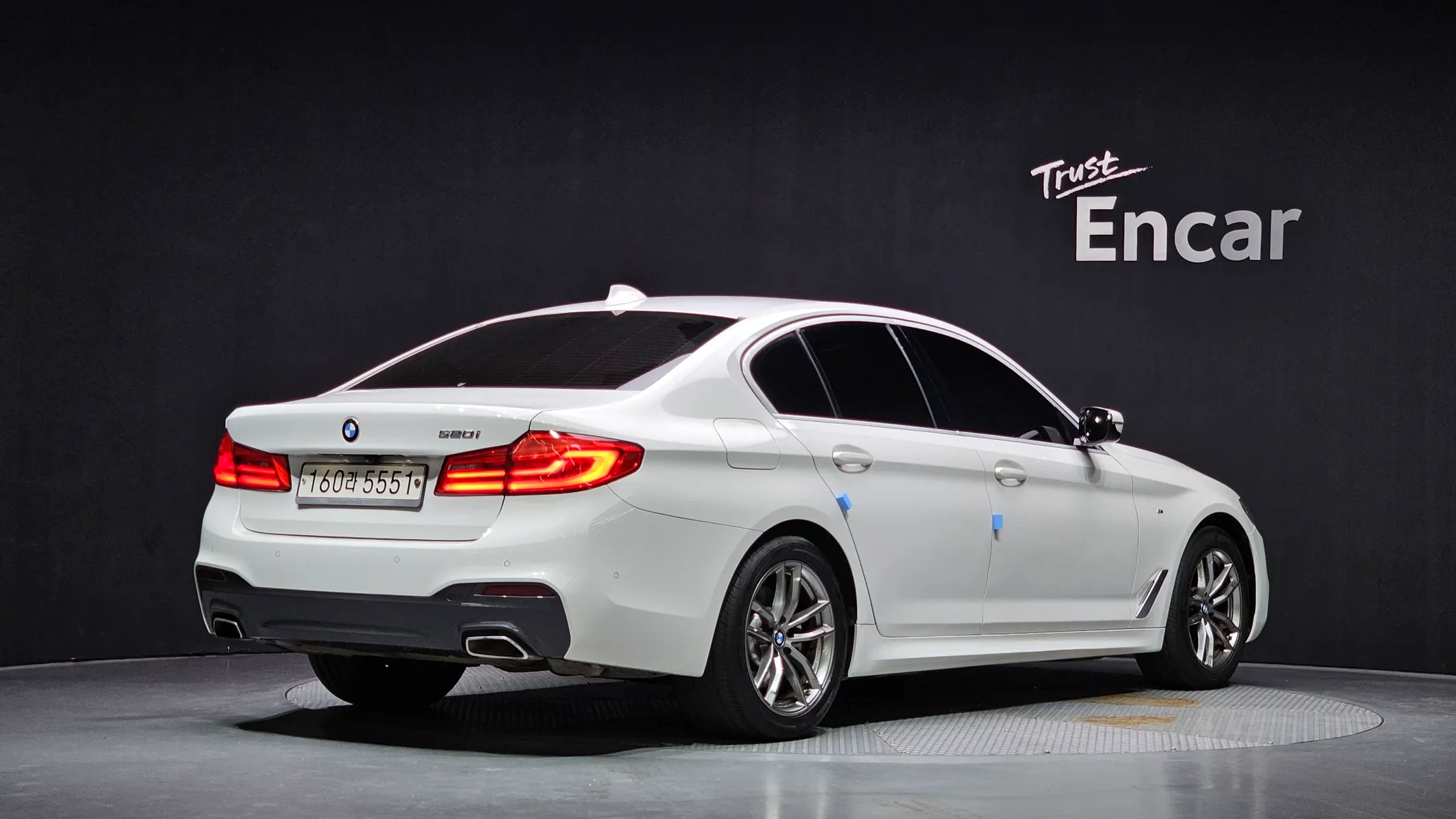 BMW 5 Series (G30) 520i M 2020 2/21