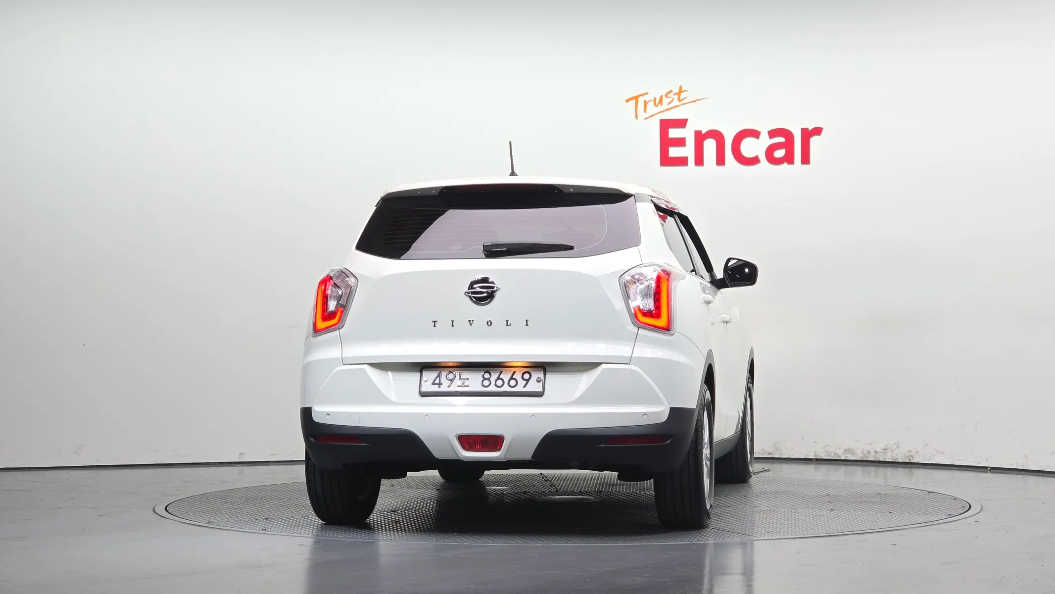 KG Mobility Tivoli VX 2WD 2015 3/5