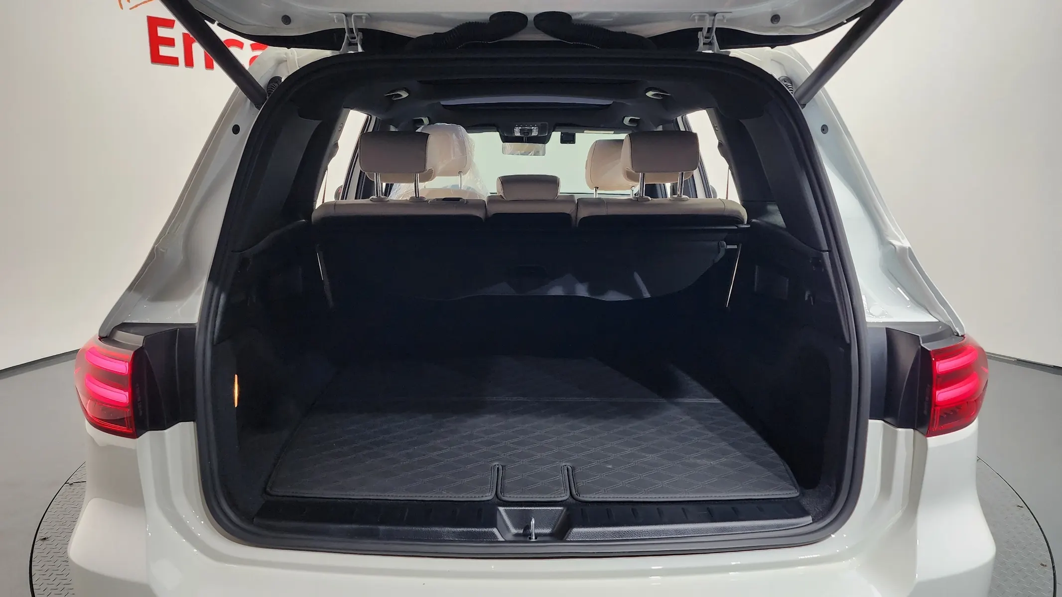 Mercedes-Benz GLB-Class X247 GLB200 d 2024 31/32