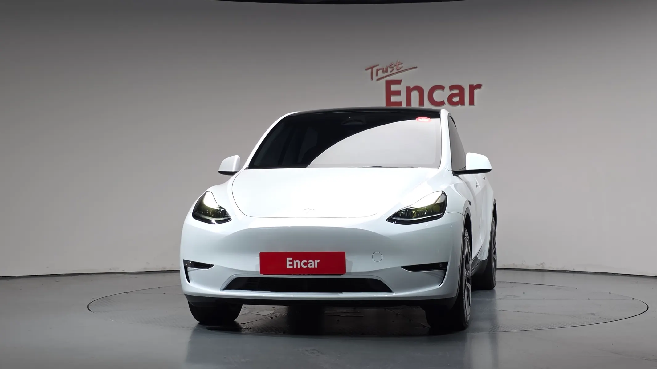 Tesla Y AWD 2024 2/5