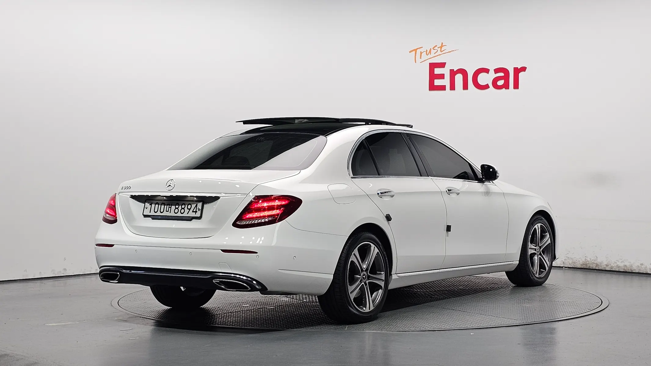 Mercedes-Benz E-Class W213 E300 2019 2/34