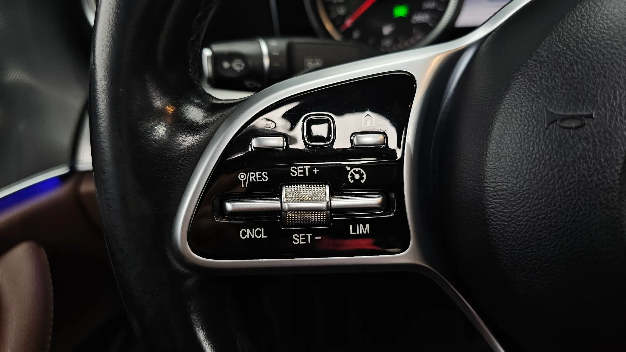 Mercedes-Benz E-Class W213 E300 2019 33/34