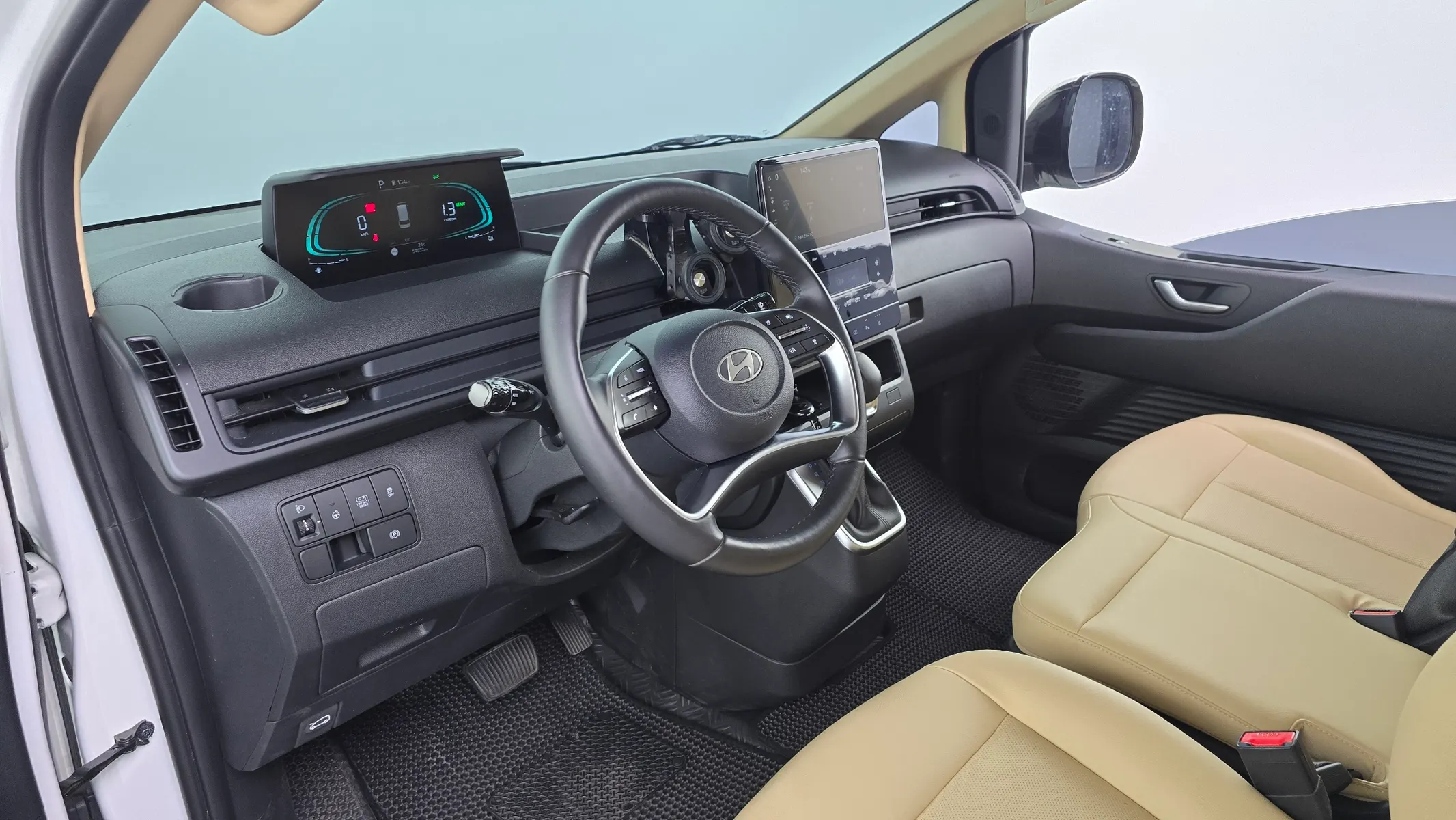 Hyundai Staria HEV 1.6 3 2025 4/5
