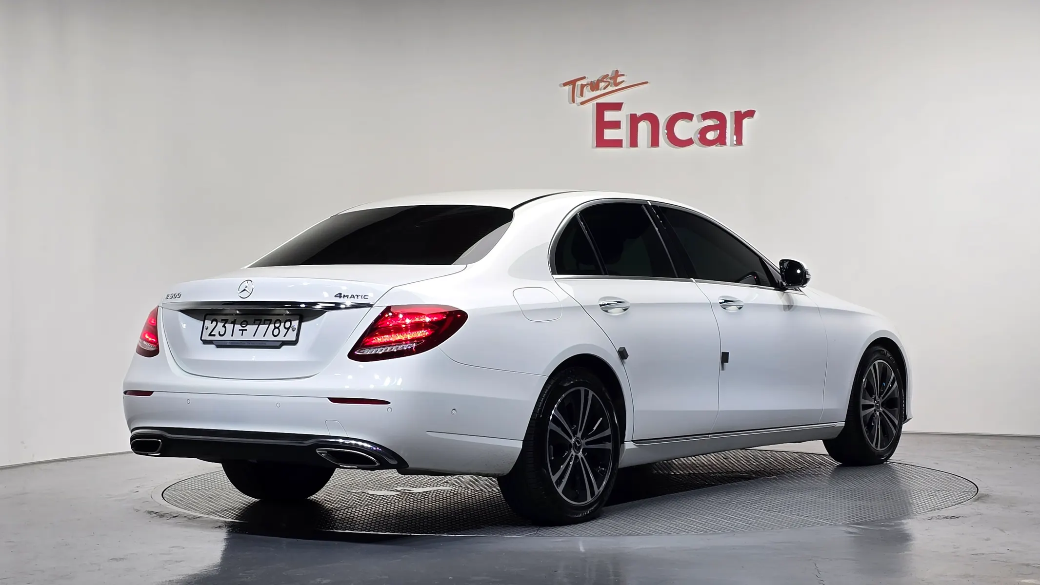 Mercedes-Benz E-Class W213 E300 2019 2/34