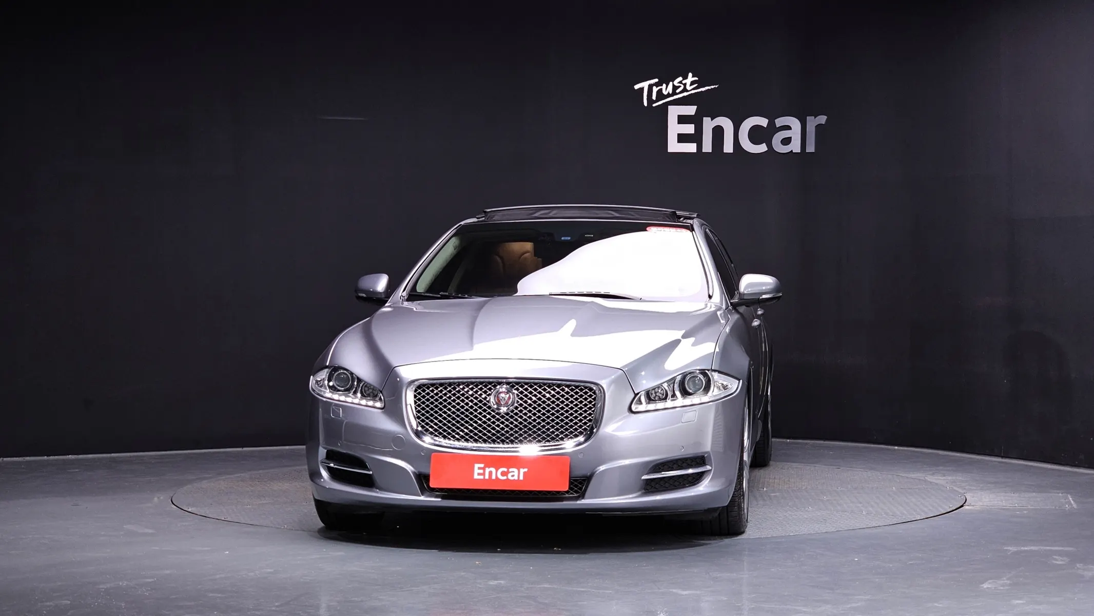 Jaguar All New XJ 3.0 SC AWD LWB 2015 2/5