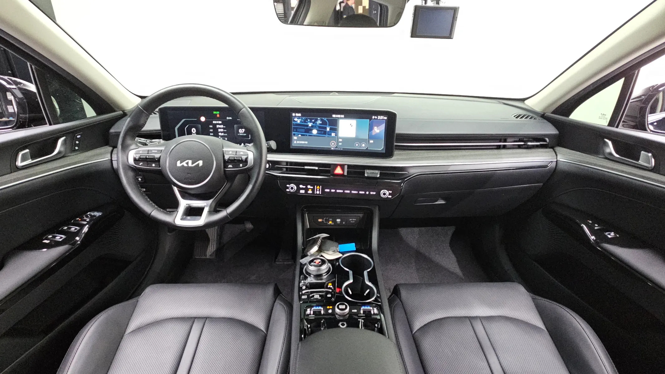 Kia K5 3 2.0 2025 4/5