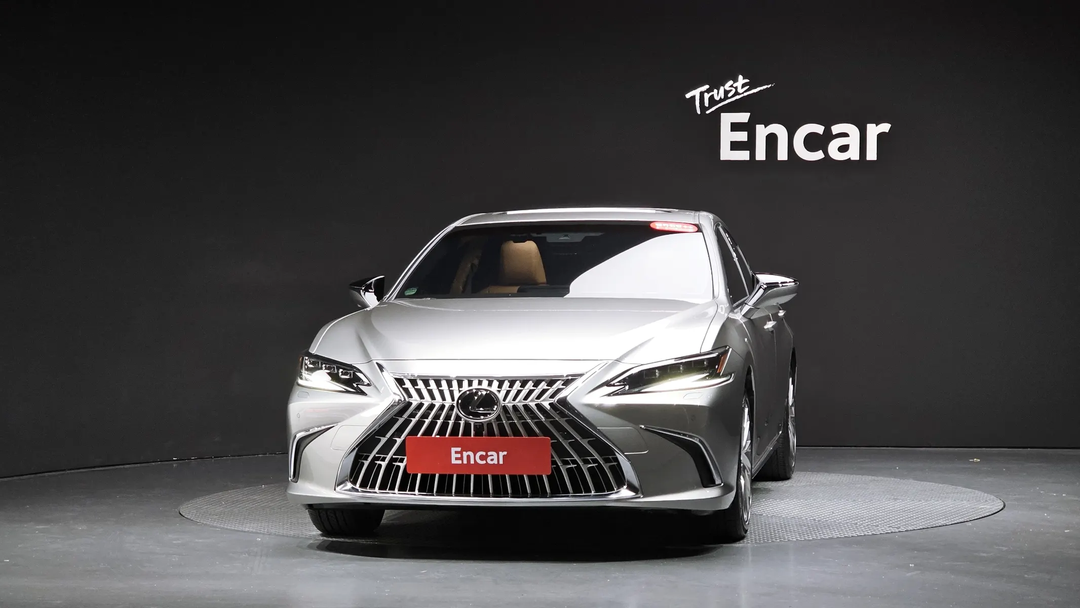 Lexus ES300h 7 2026 2/5