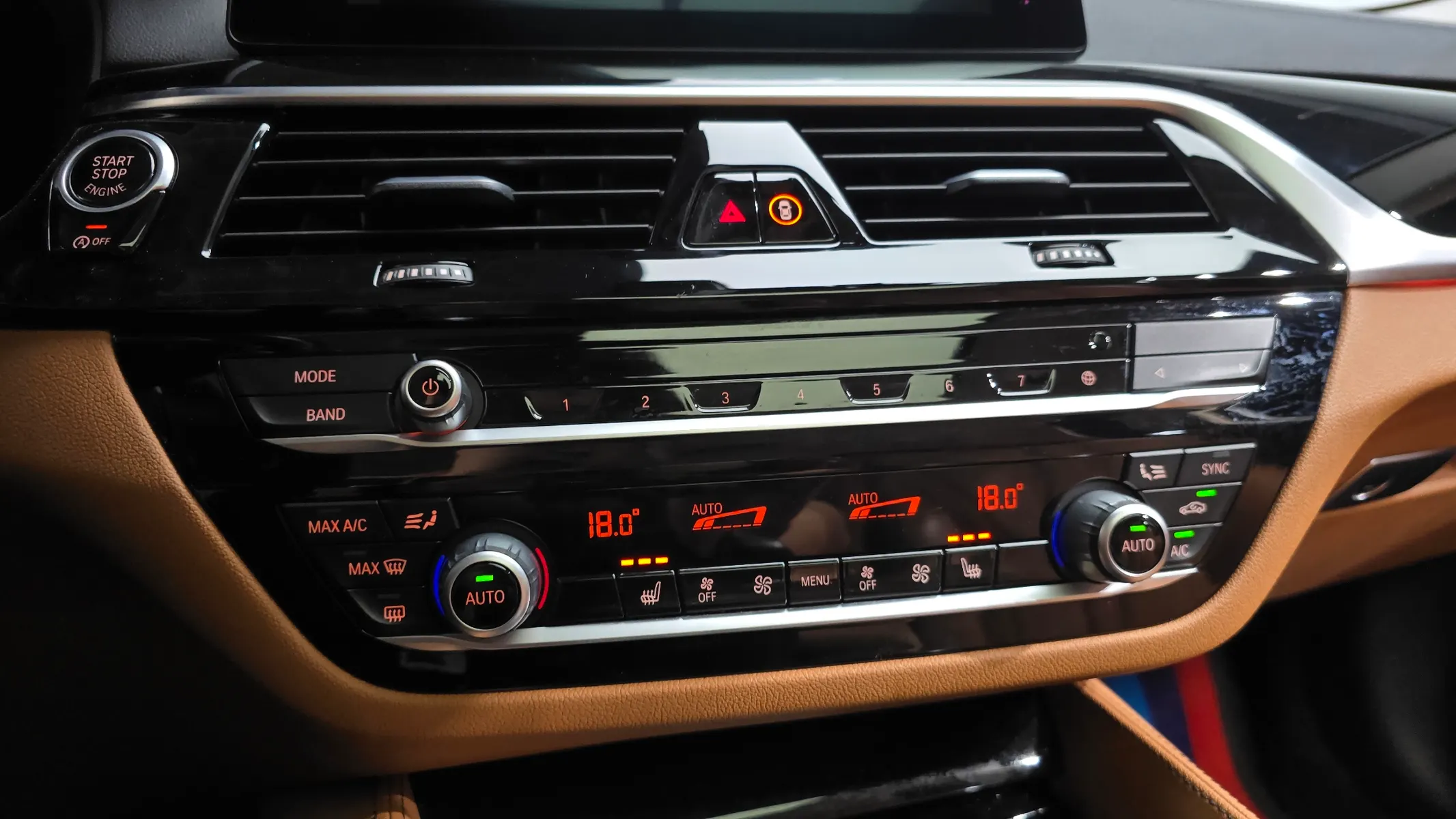 BMW 5 Series (G30) 520i 2019 35/36