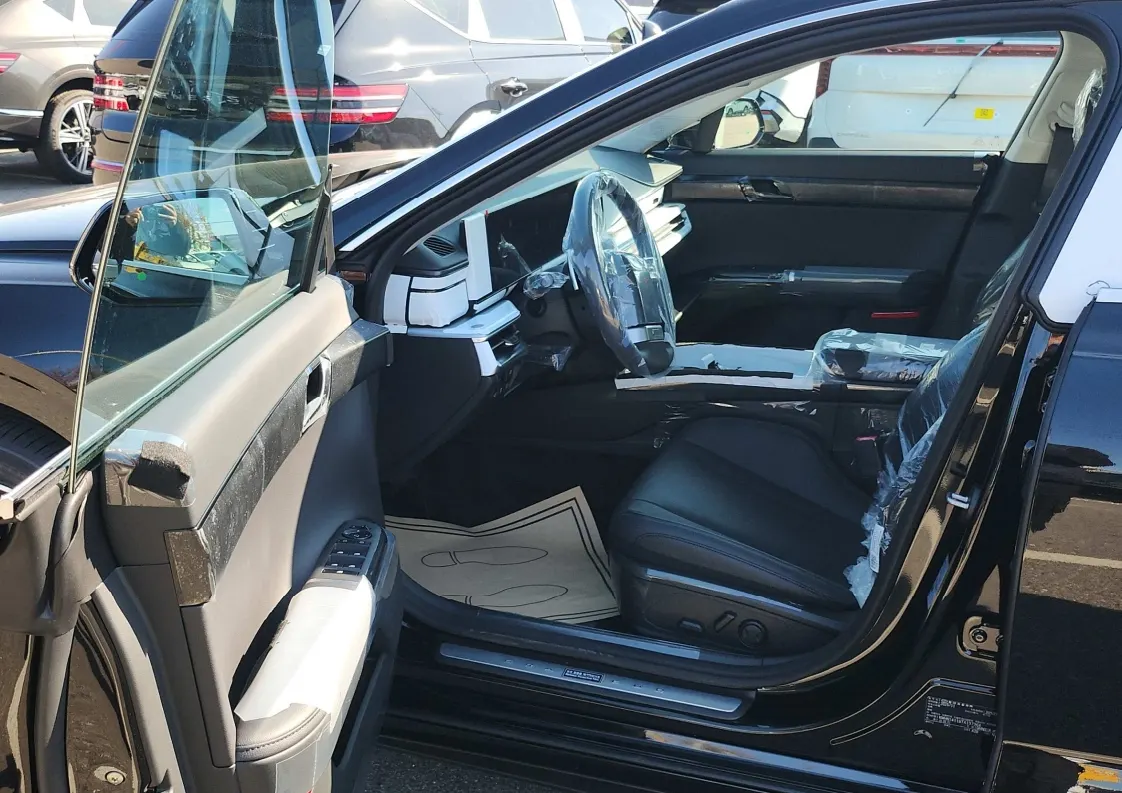 Hyundai (GN7) 2025 3/5