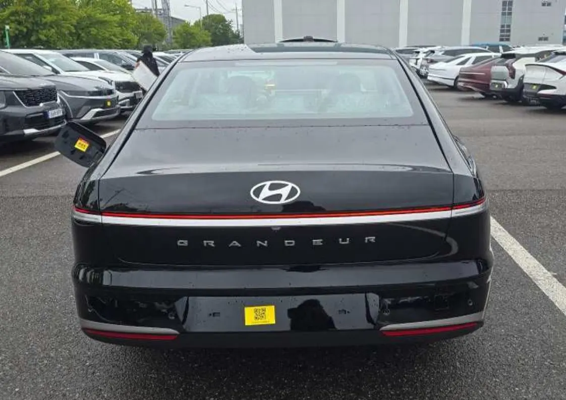 Hyundai (GN7) 2026 2/5
