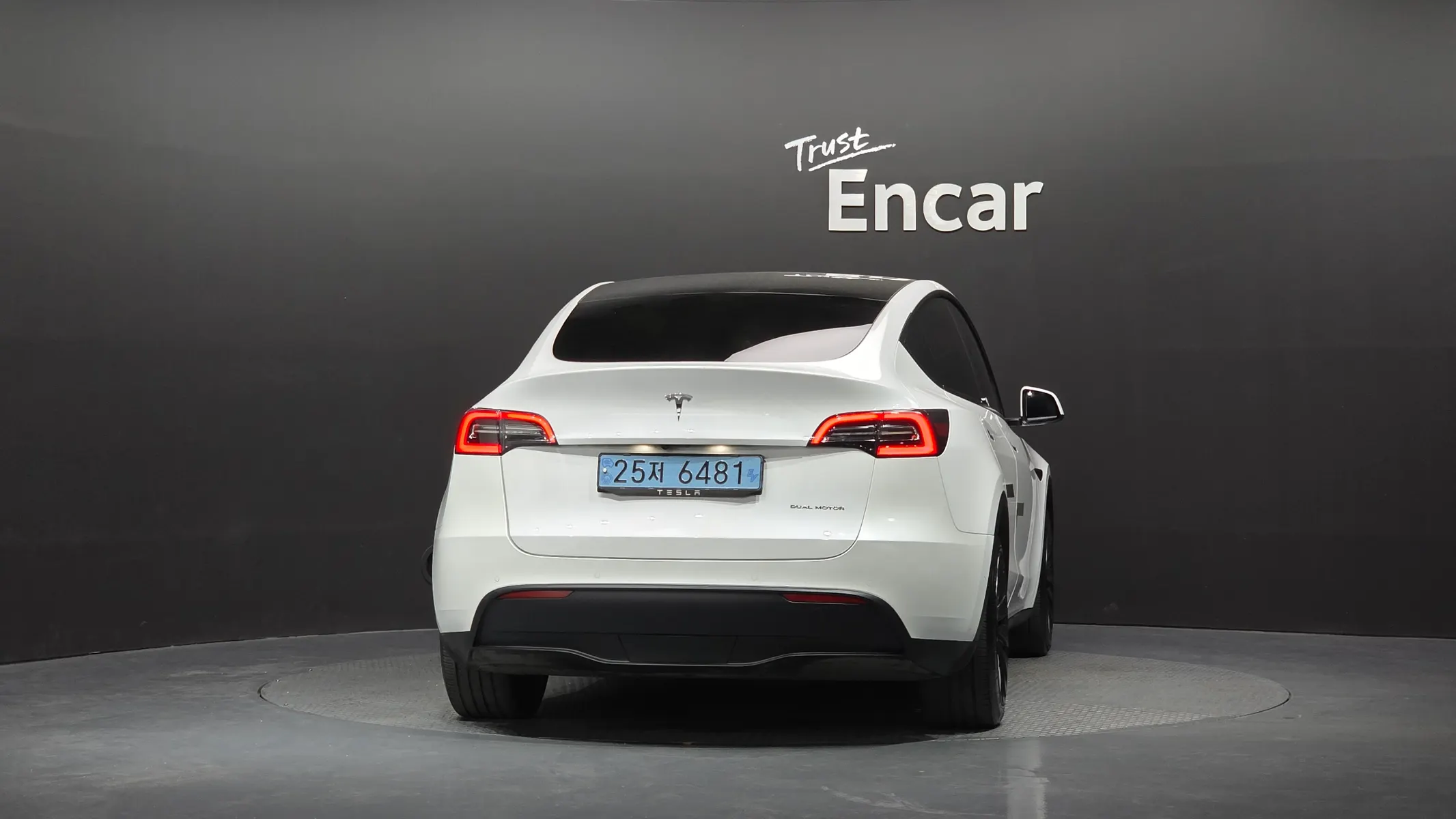 Tesla Y AWD 2021 3/5