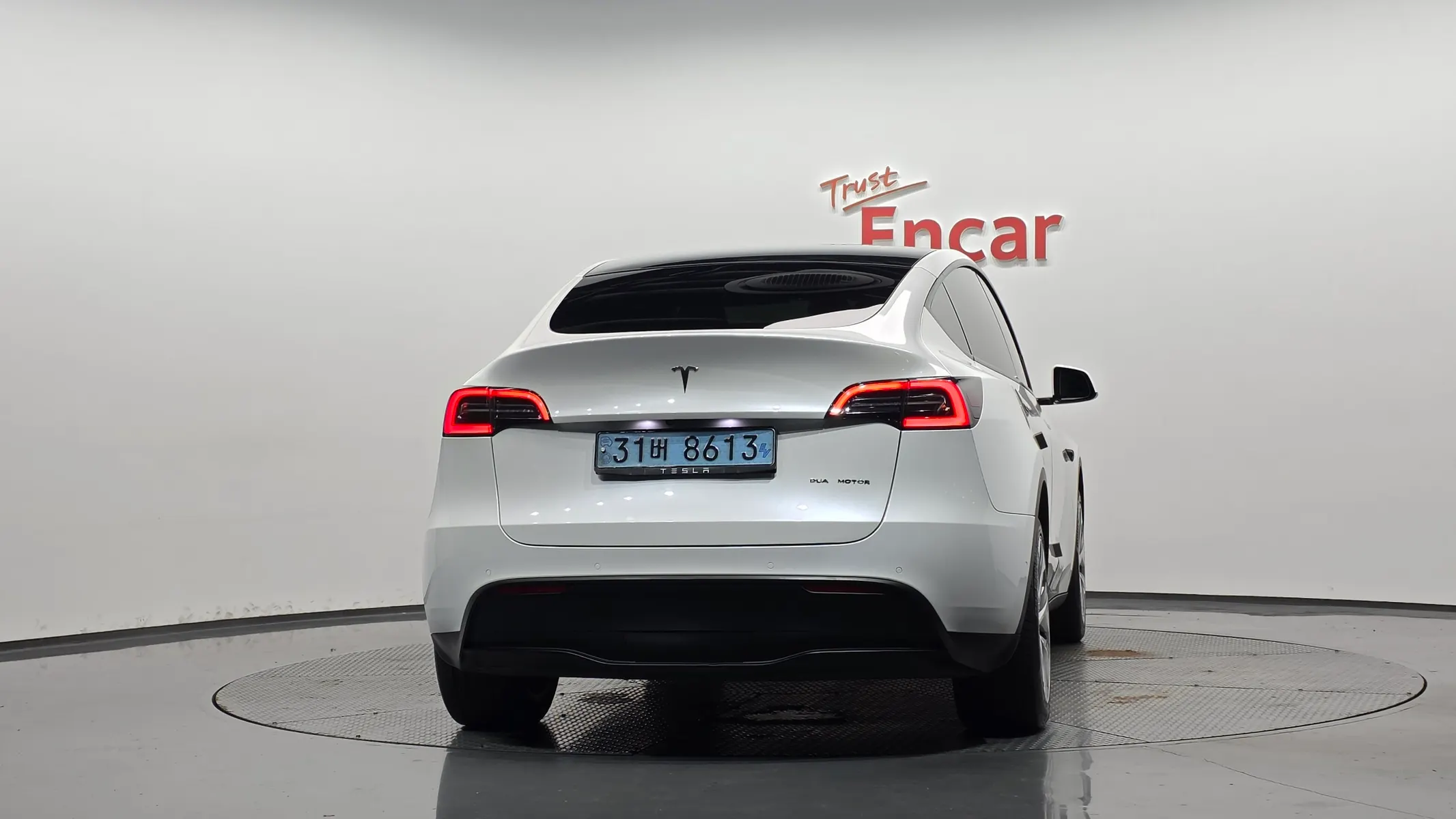 Tesla Y AWD 2022 3/5
