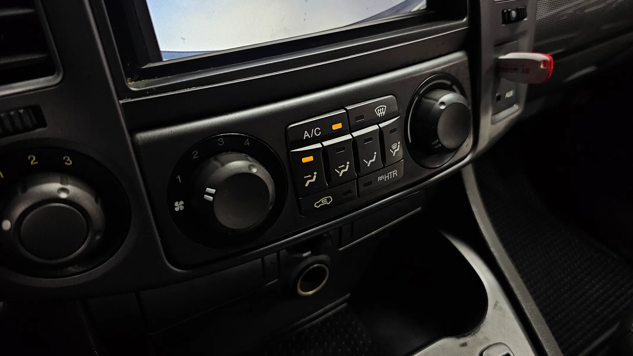 KG Mobility 코란도 투리스모 4WD 11 60th 2015 19/20