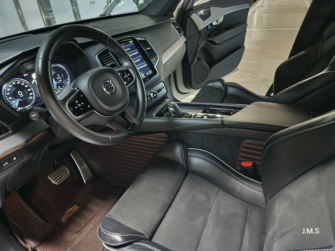 Volvo XC90 2 T8 R- 2020 4/5