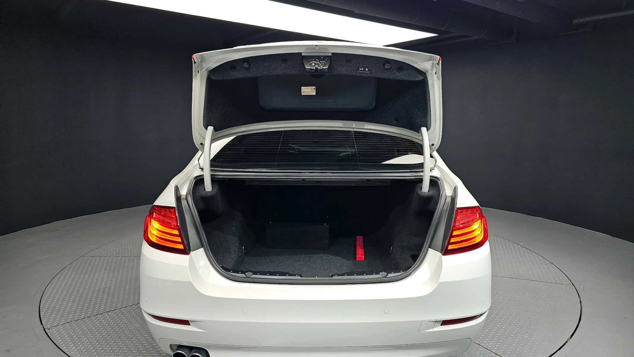 BMW 5 Series (F10) 520d xDrive 2013 20/21
