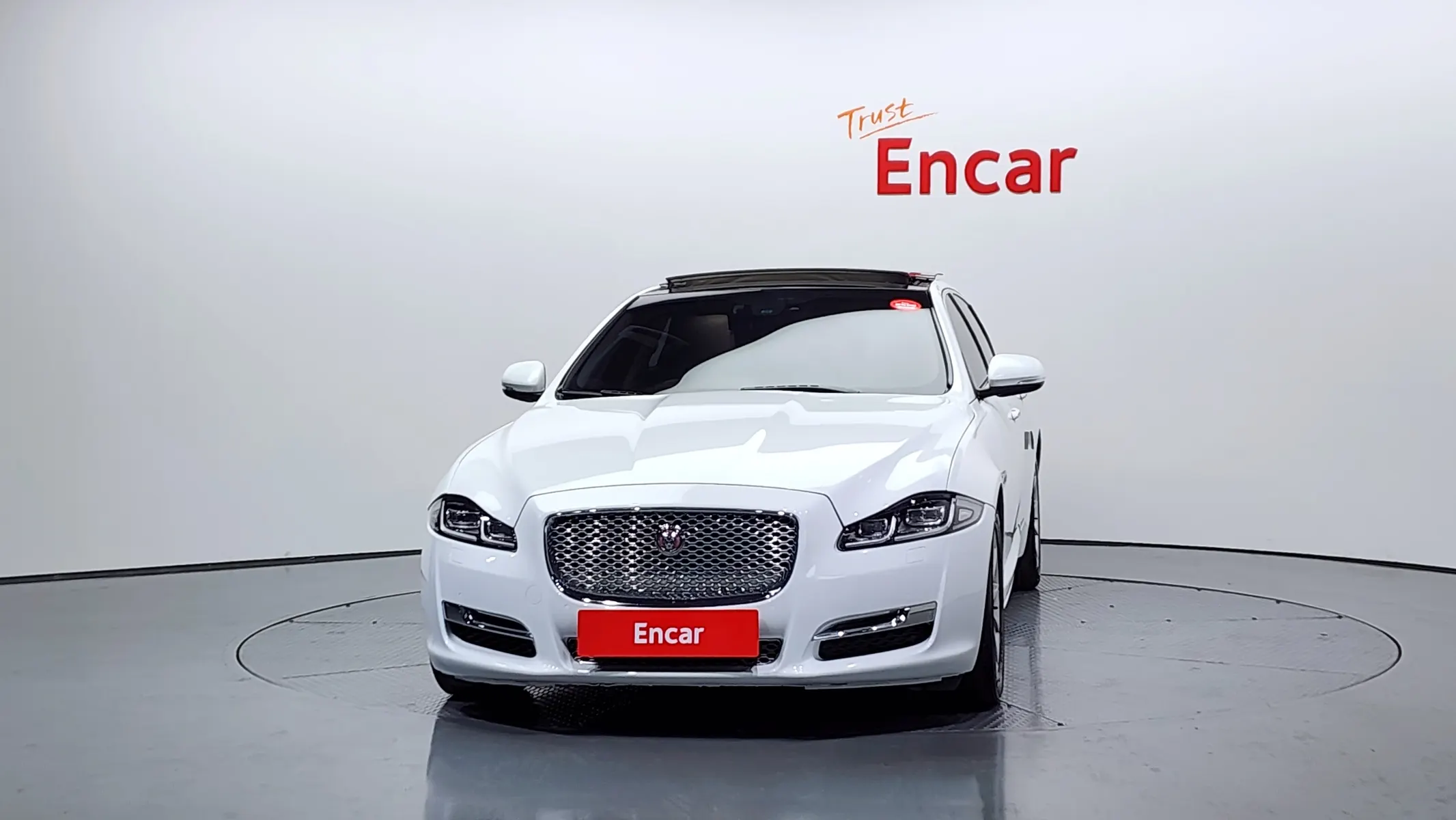 Jaguar All New XJ 2.0 LWB 2013 2/5