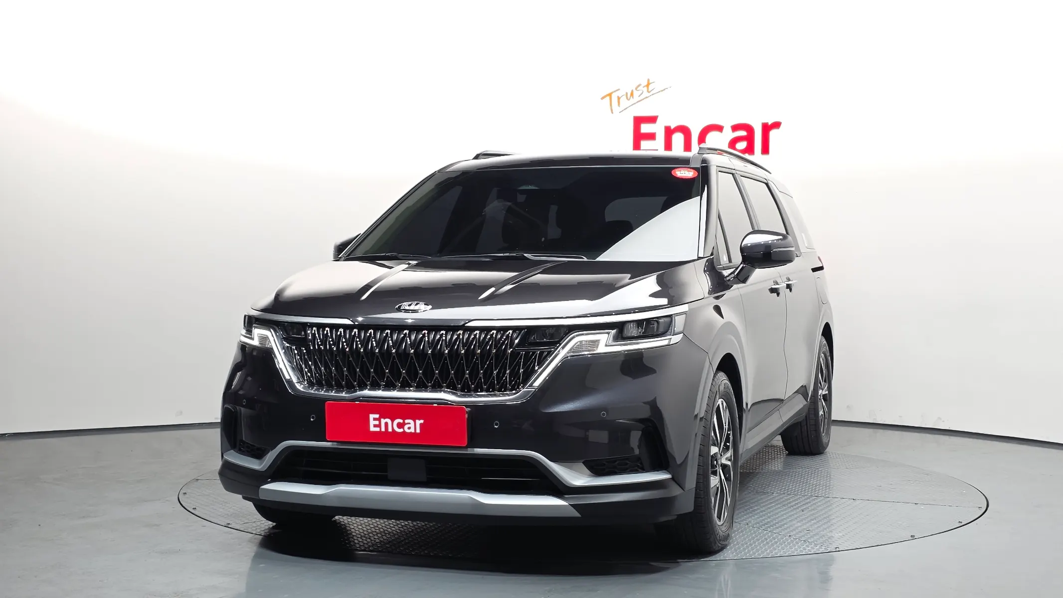 Kia Carnival 9 2021 2/4