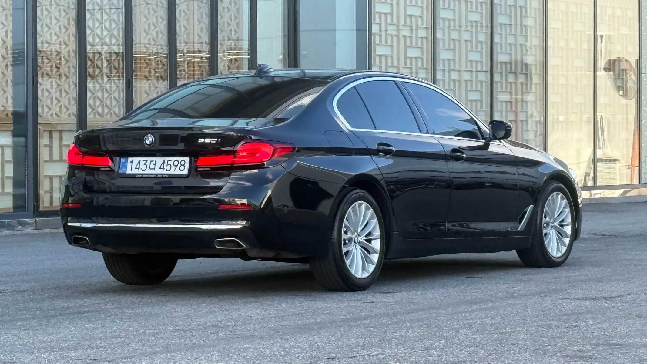BMW 5 Series (G30) 520i 2023 2/21