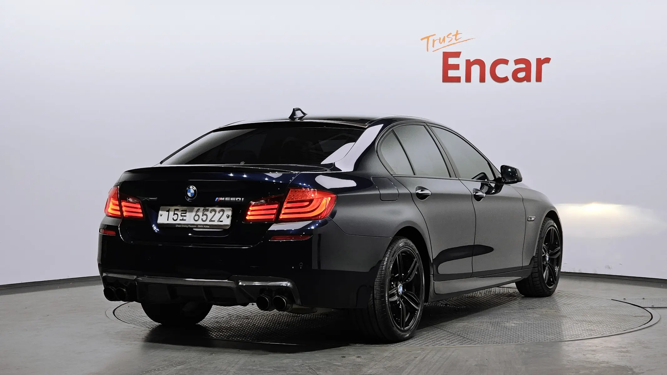 BMW 5 Series (F10) 550i xDrive 2013 2/21