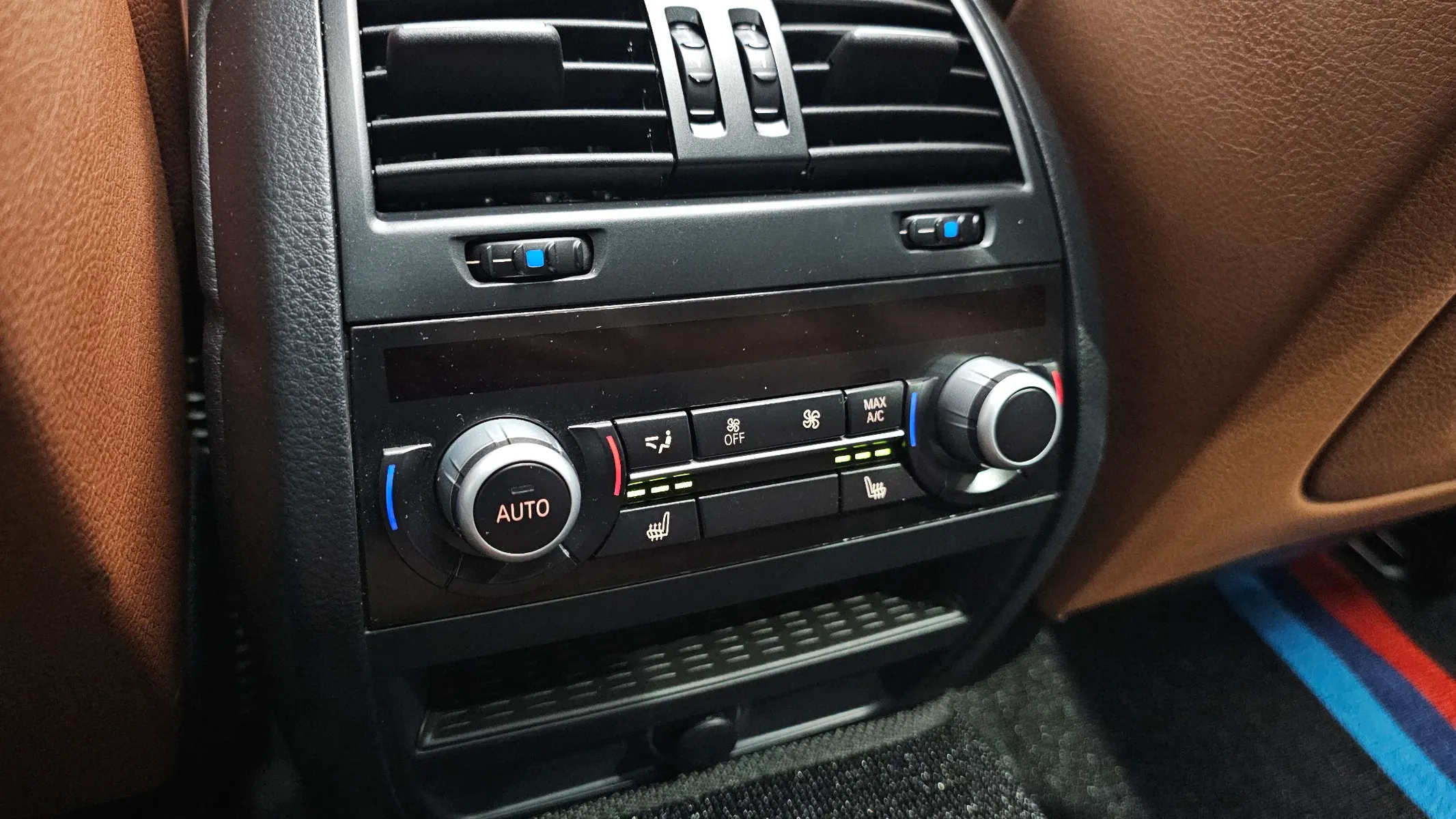 BMW 5 Series (F10) 550i xDrive 2013 20/21