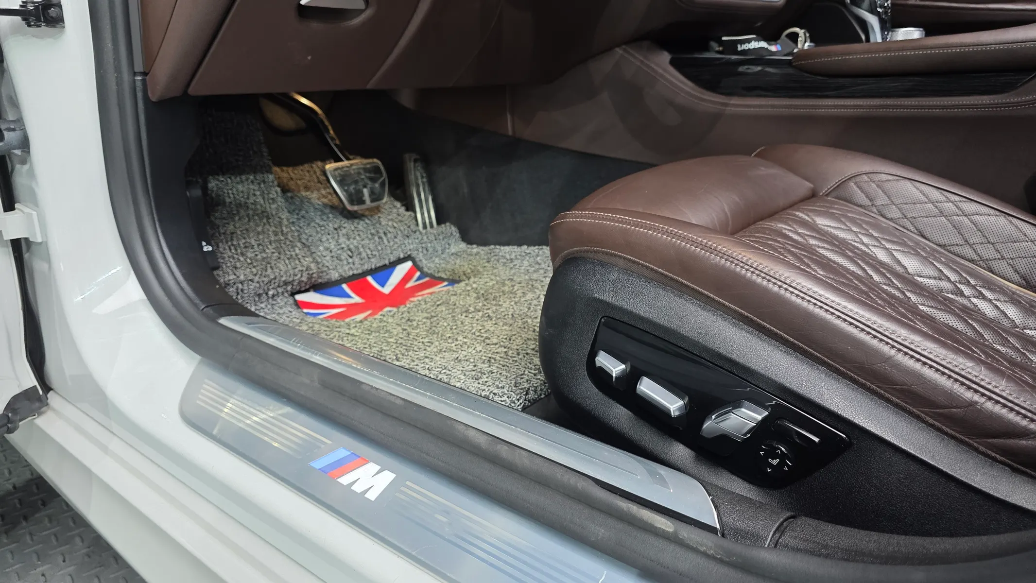 BMW 7 Series (G11) 730Ld xDrive M 2020 34/35