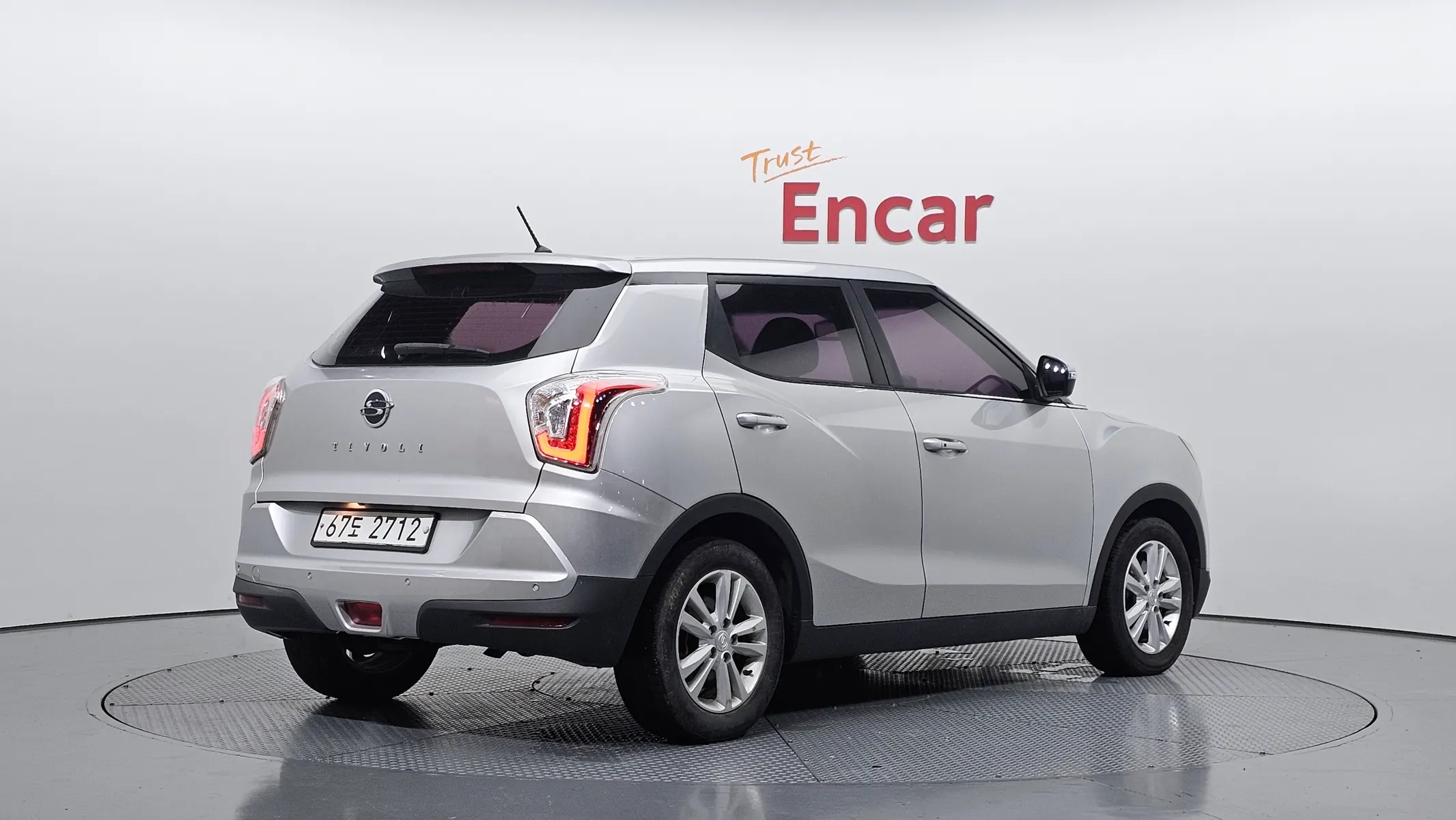 KG Mobility Tivoli VX 2WD 2015 2/32
