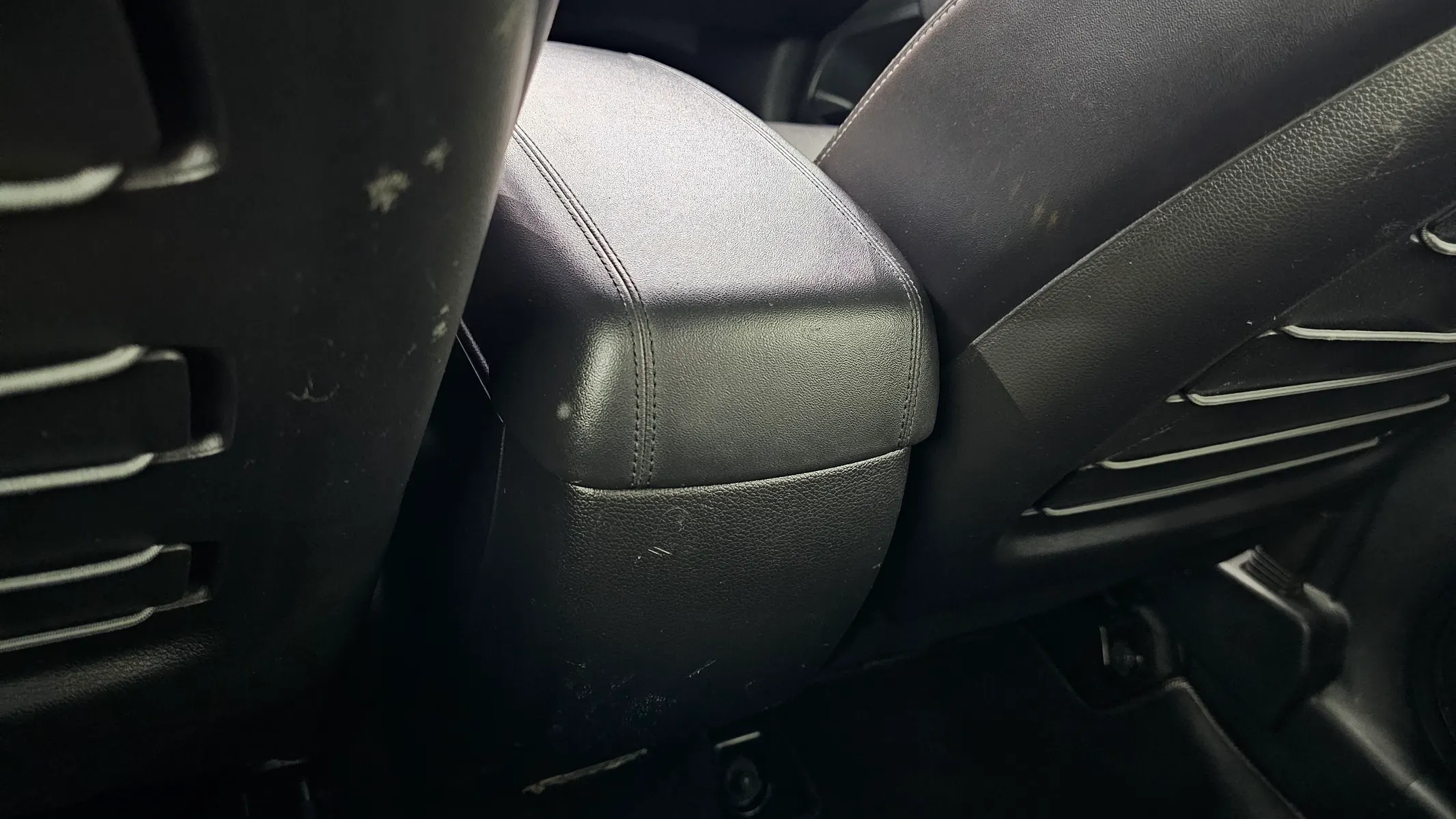 KG Mobility Tivoli VX 2WD 2015 31/32