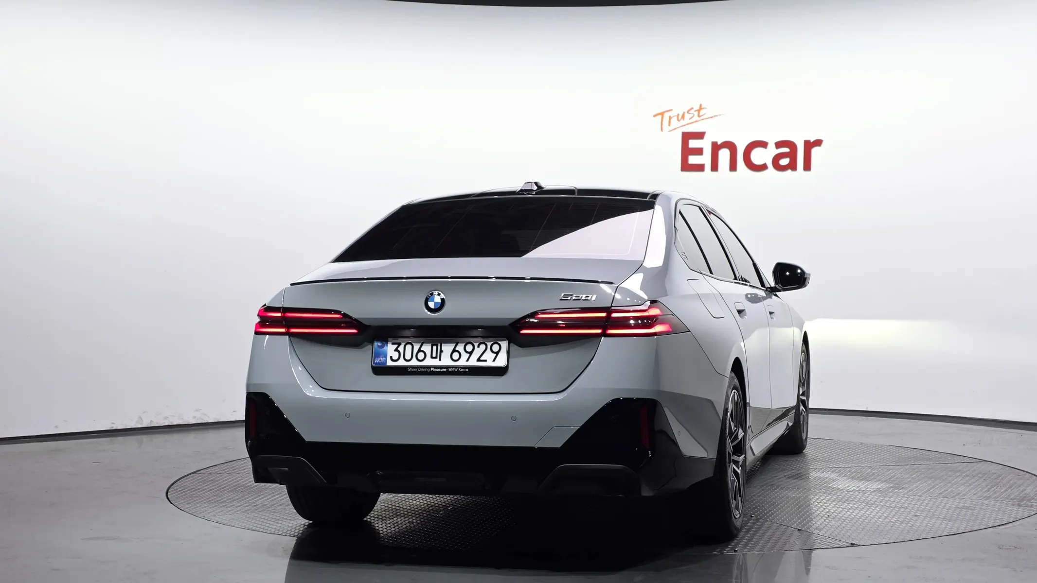 BMW 5 Series (G60) 520i 2025 3/33