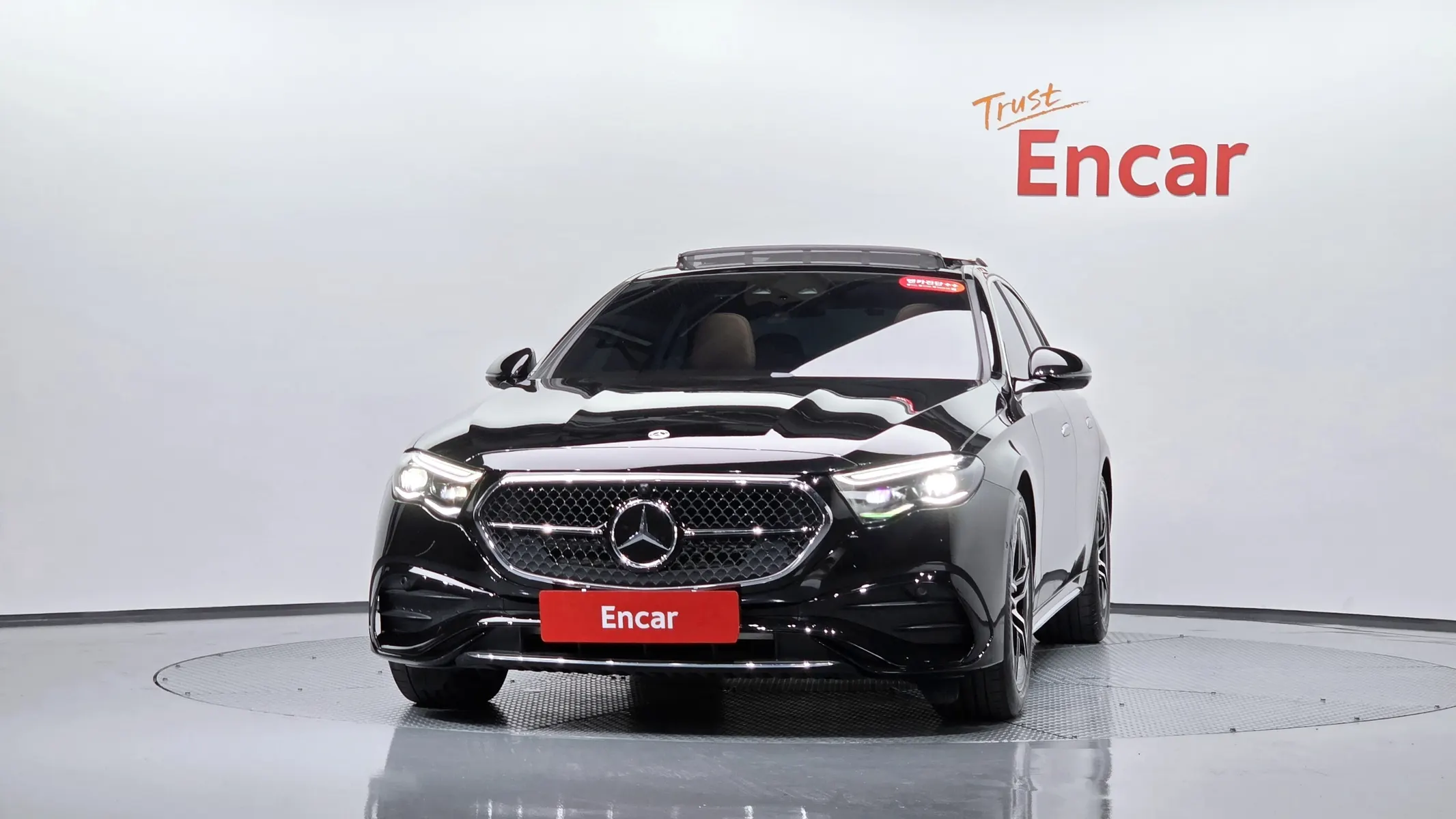 Mercedes-Benz E-Class W214 E300 4MATIC AMG Line 2024 2/33