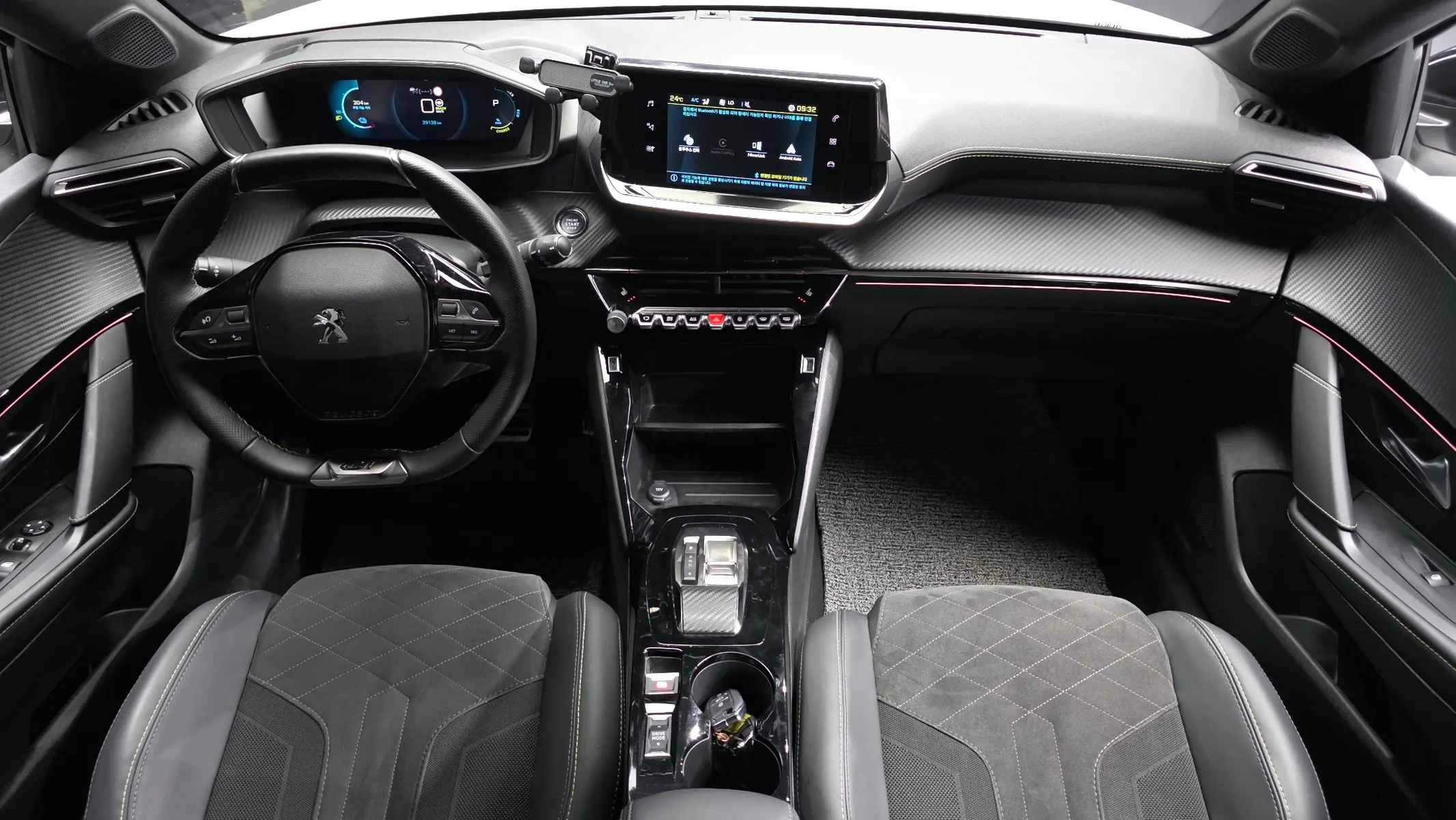 Peugeot e-208 2 GT 2023 4/5