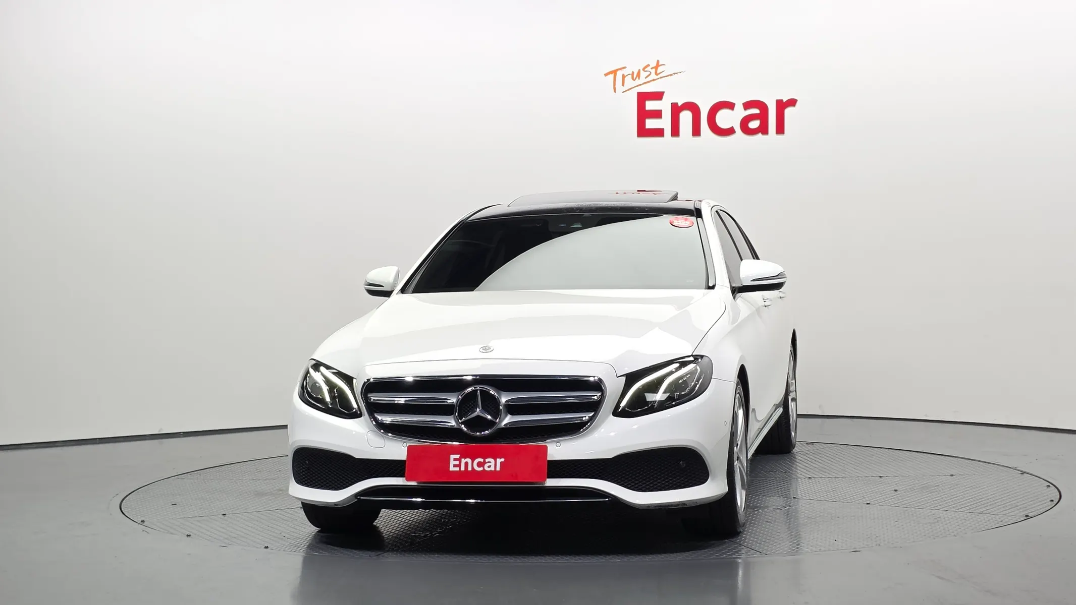 Mercedes-Benz E-Class W213 E200 2018 3/32