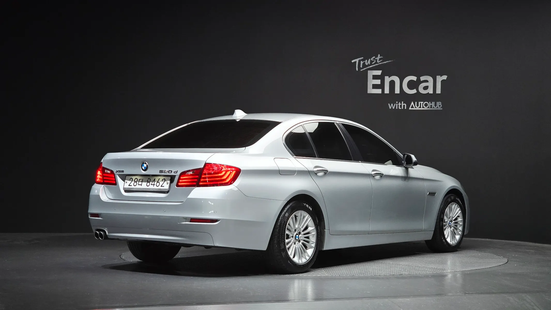 BMW 5 Series (F10) 520d xDrive 2013 2/21