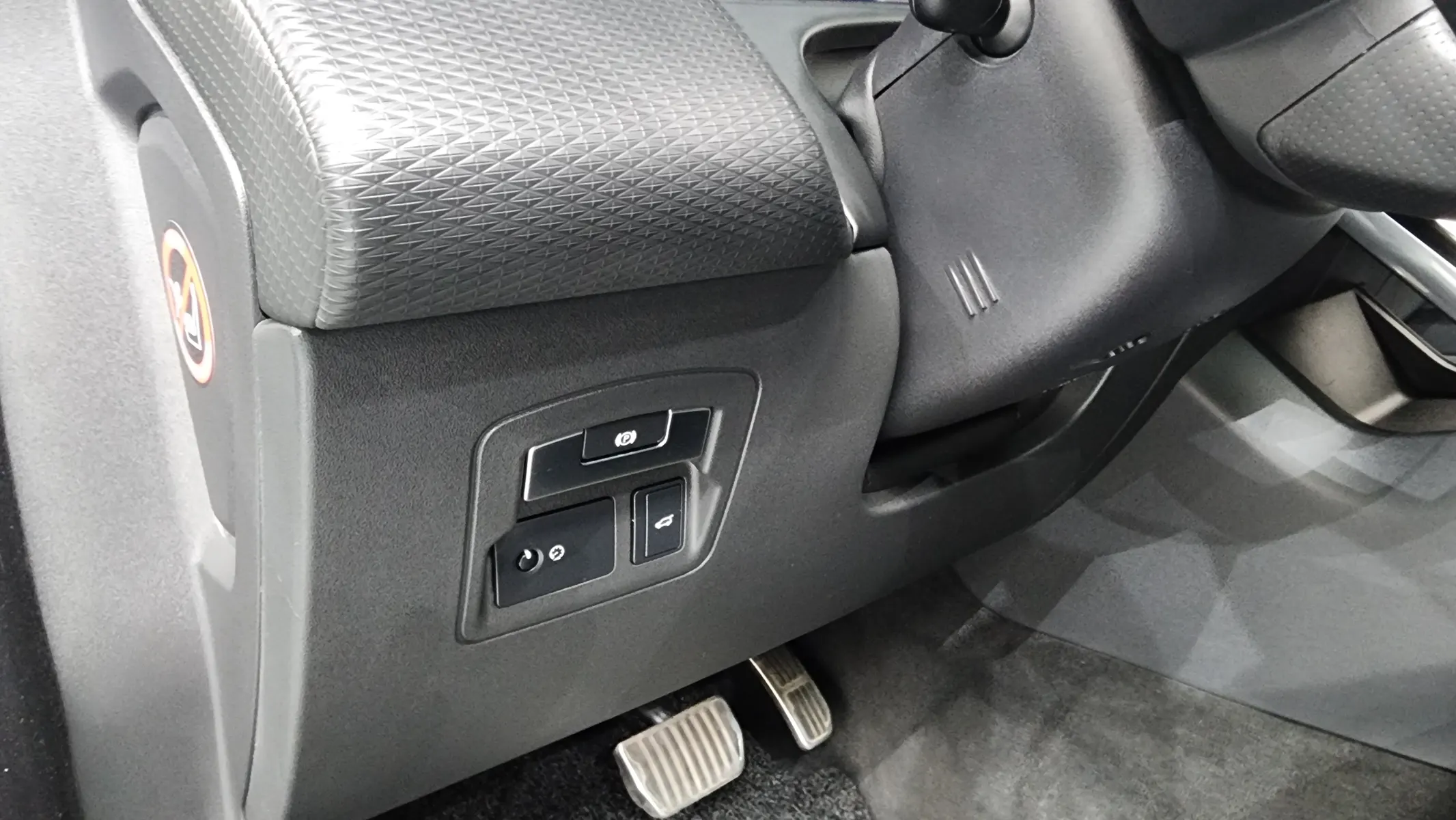 Land Rover 레인지로버 벨라 3.0 P380 R- SE 2018 40/41