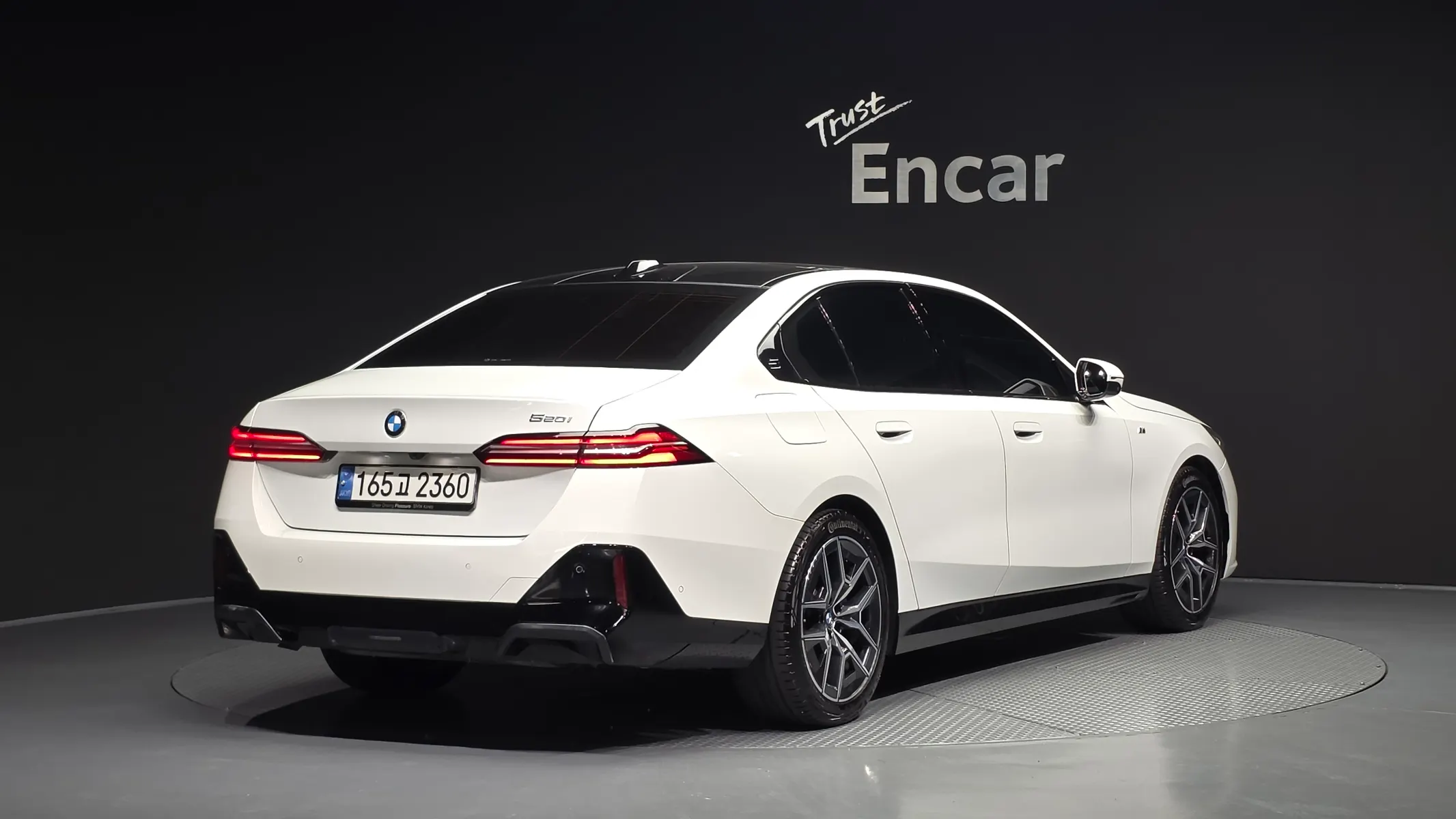 BMW 5 Series (G60) 520i M 2024 2/34
