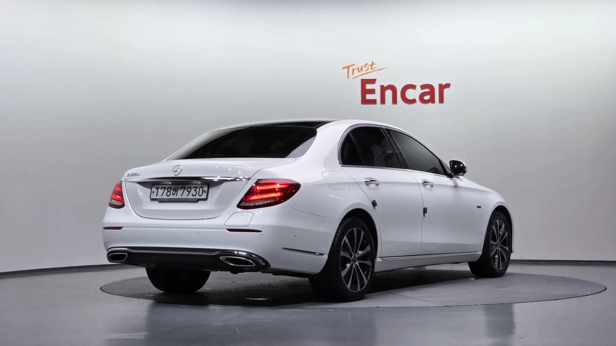 Mercedes-Benz E-Class W213 E300e 2019 2/38