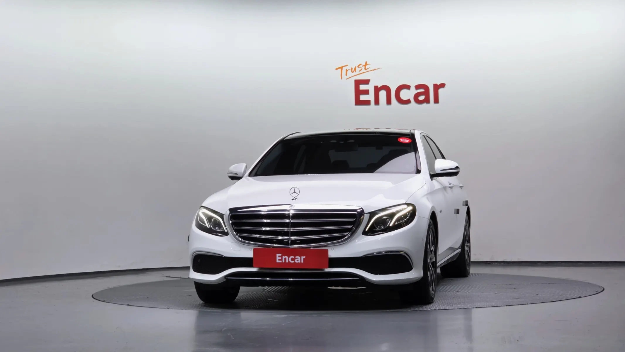 Mercedes-Benz E-Class W213 E300e 2019 3/38