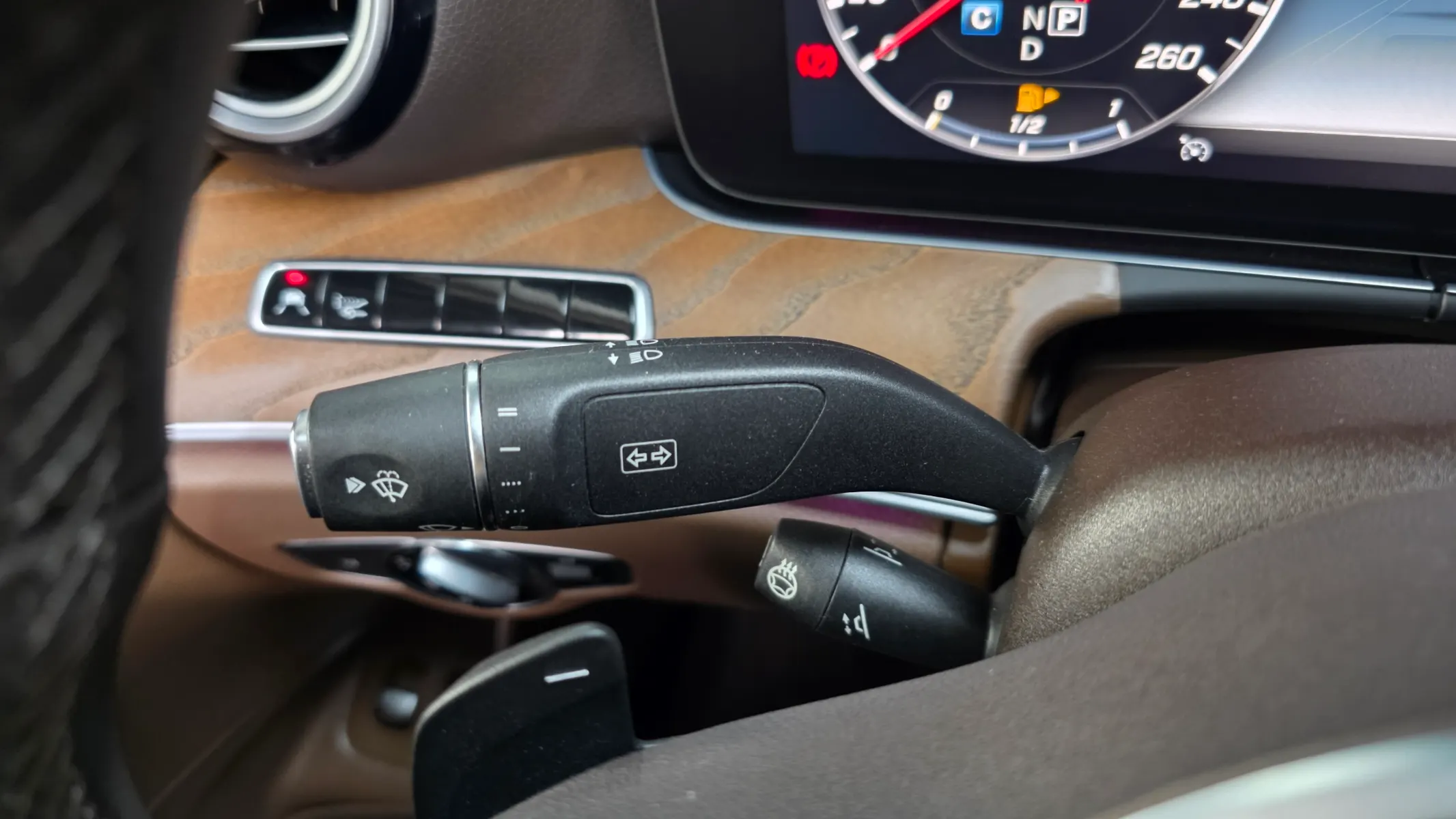 Mercedes-Benz E-Class W213 E300e 2019 37/38