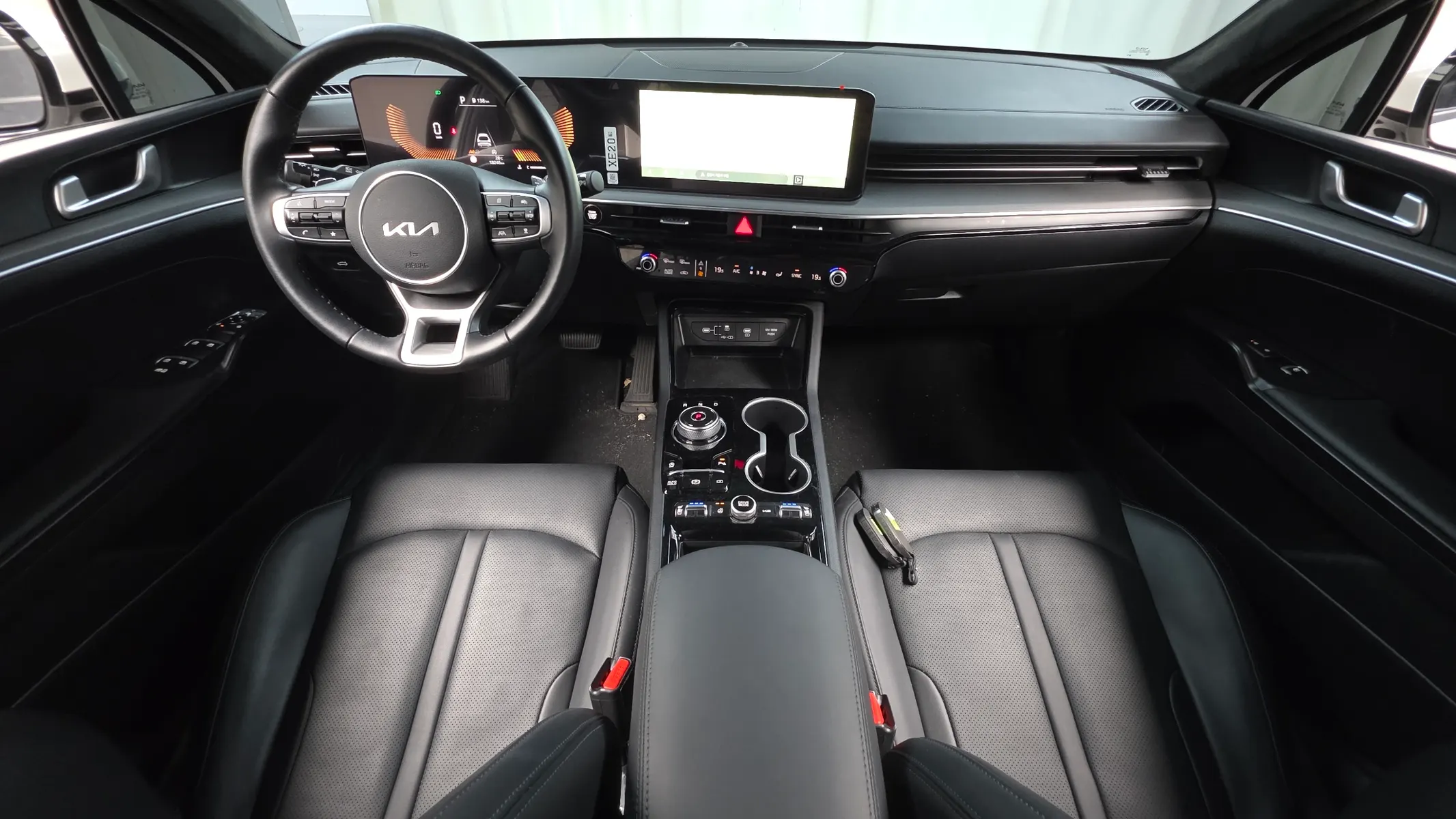 Kia K5 3 2.0 2025 4/5