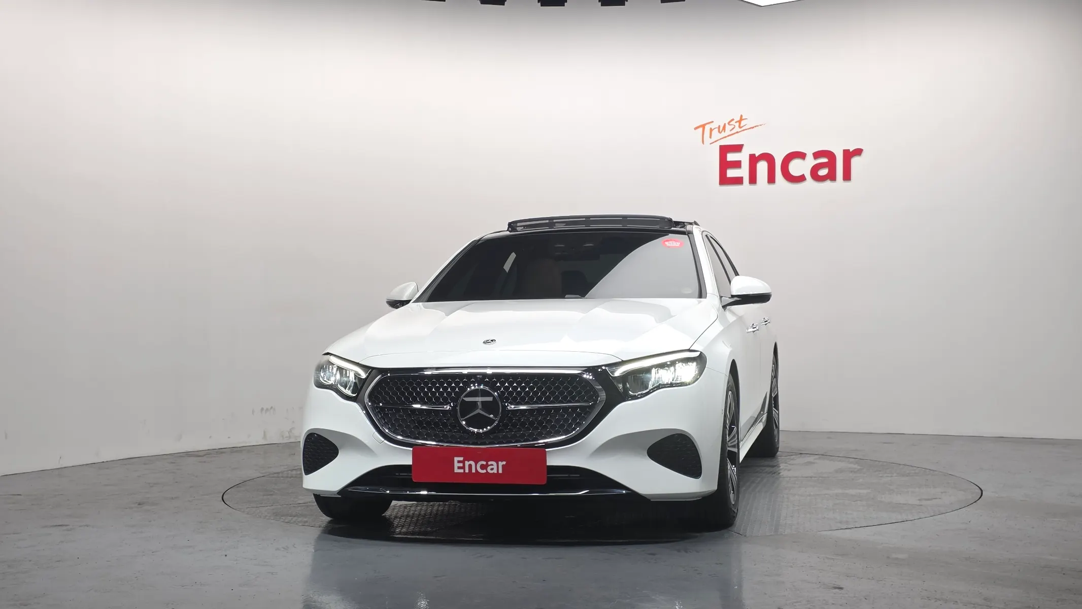 Mercedes-Benz E-Class W214 E200 2025 3/32
