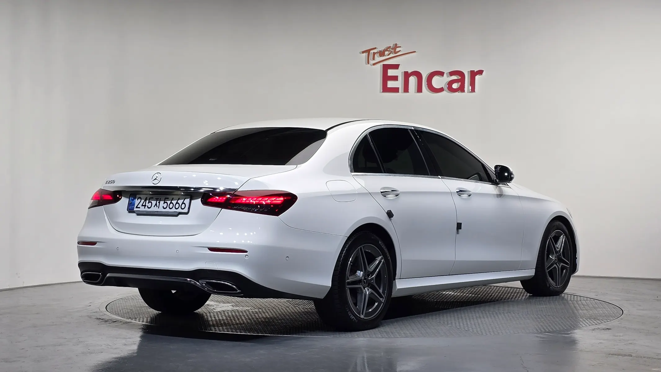 Mercedes-Benz E-Class W213 E250 AMG Line 2022 2/34