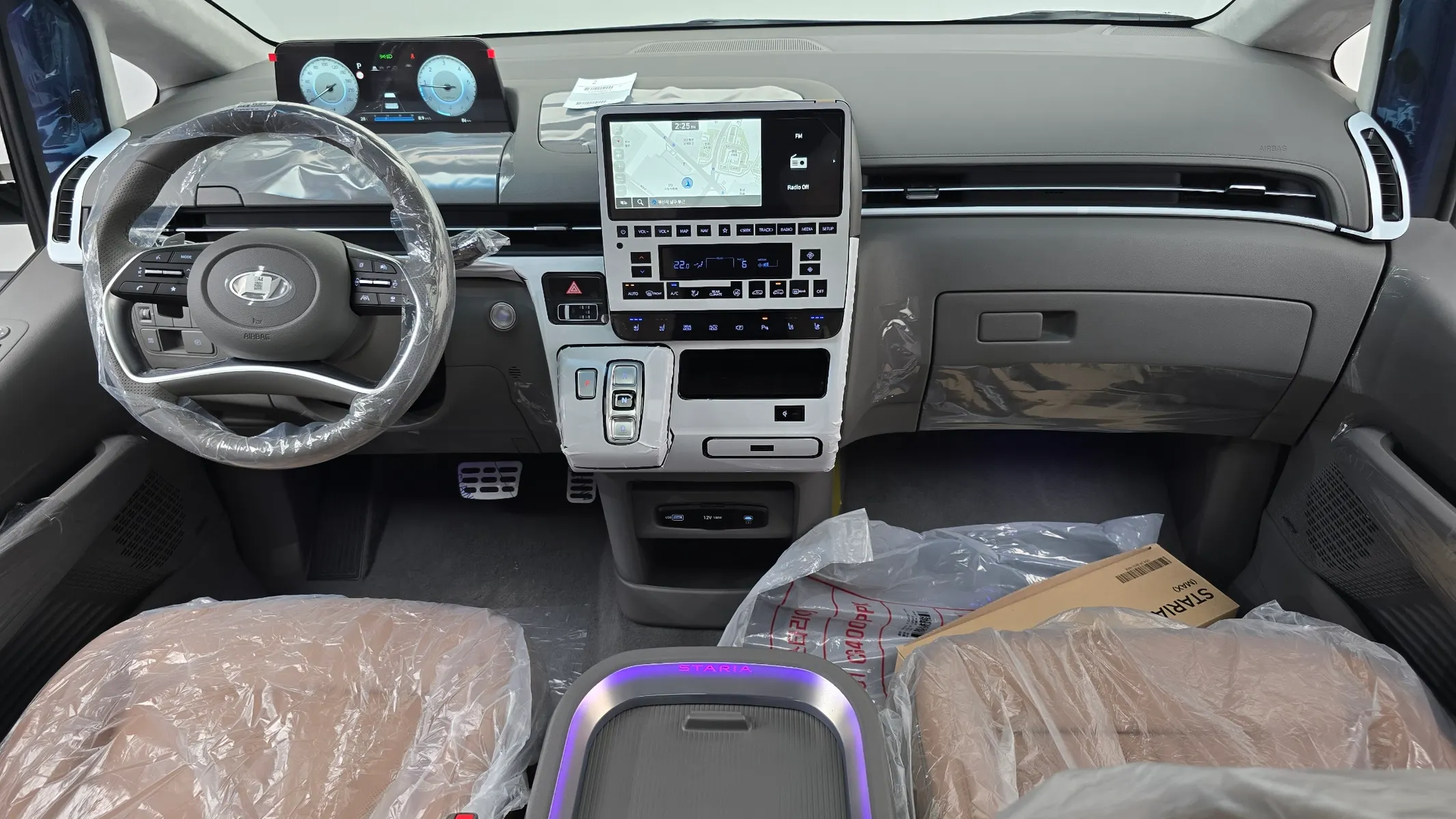 Hyundai Staria 4WD 7 2025 4/5