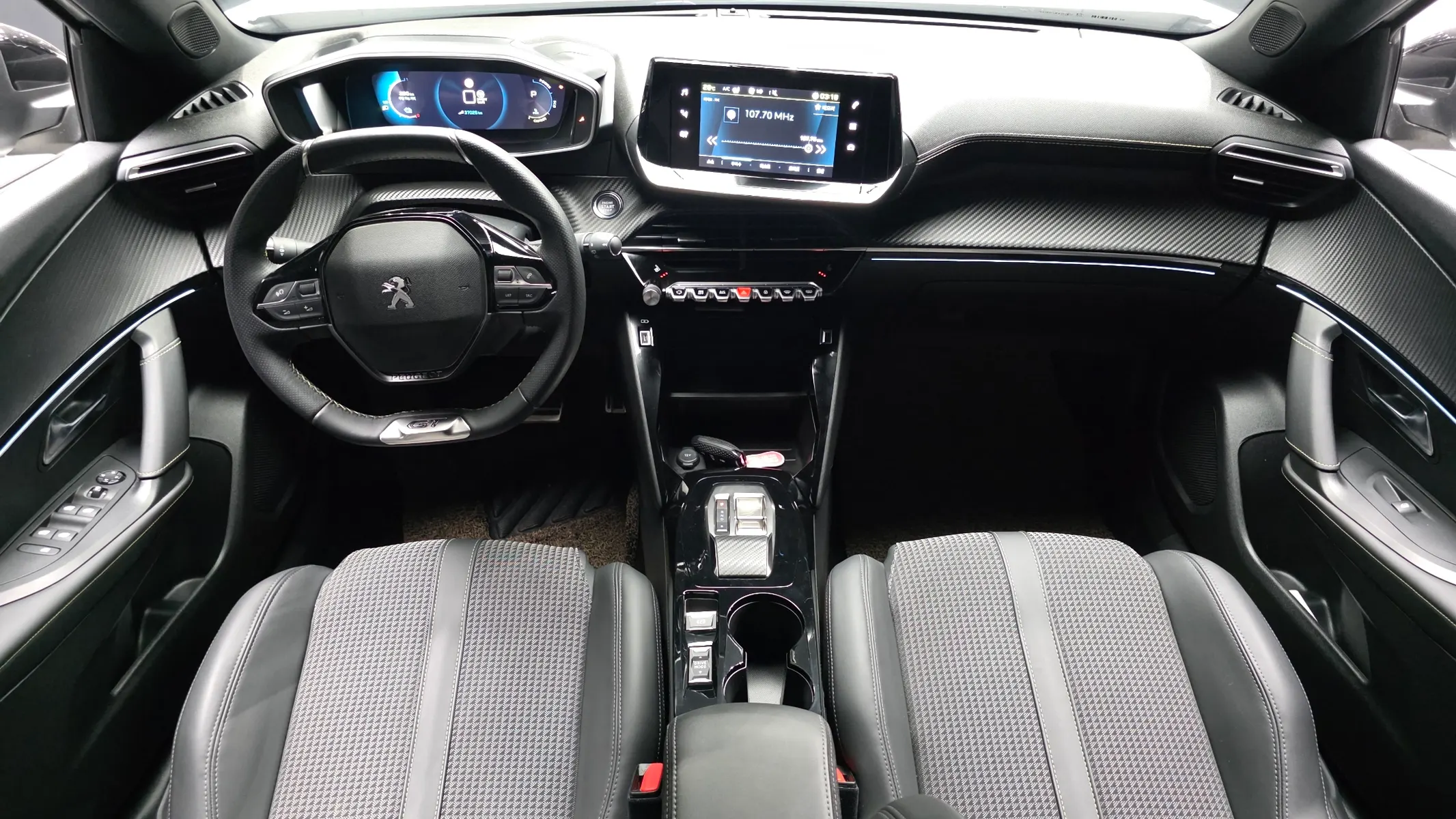 Peugeot e-2008 2 EV GT 2023 4/5