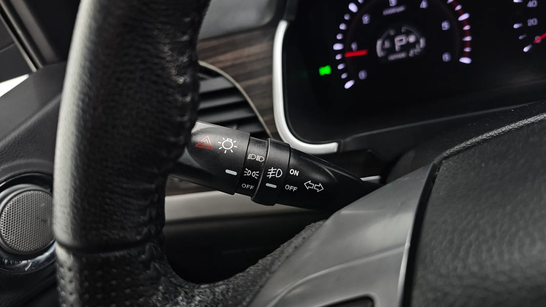 KG Mobility C 2.0 CVT 2WD 2014 36/37