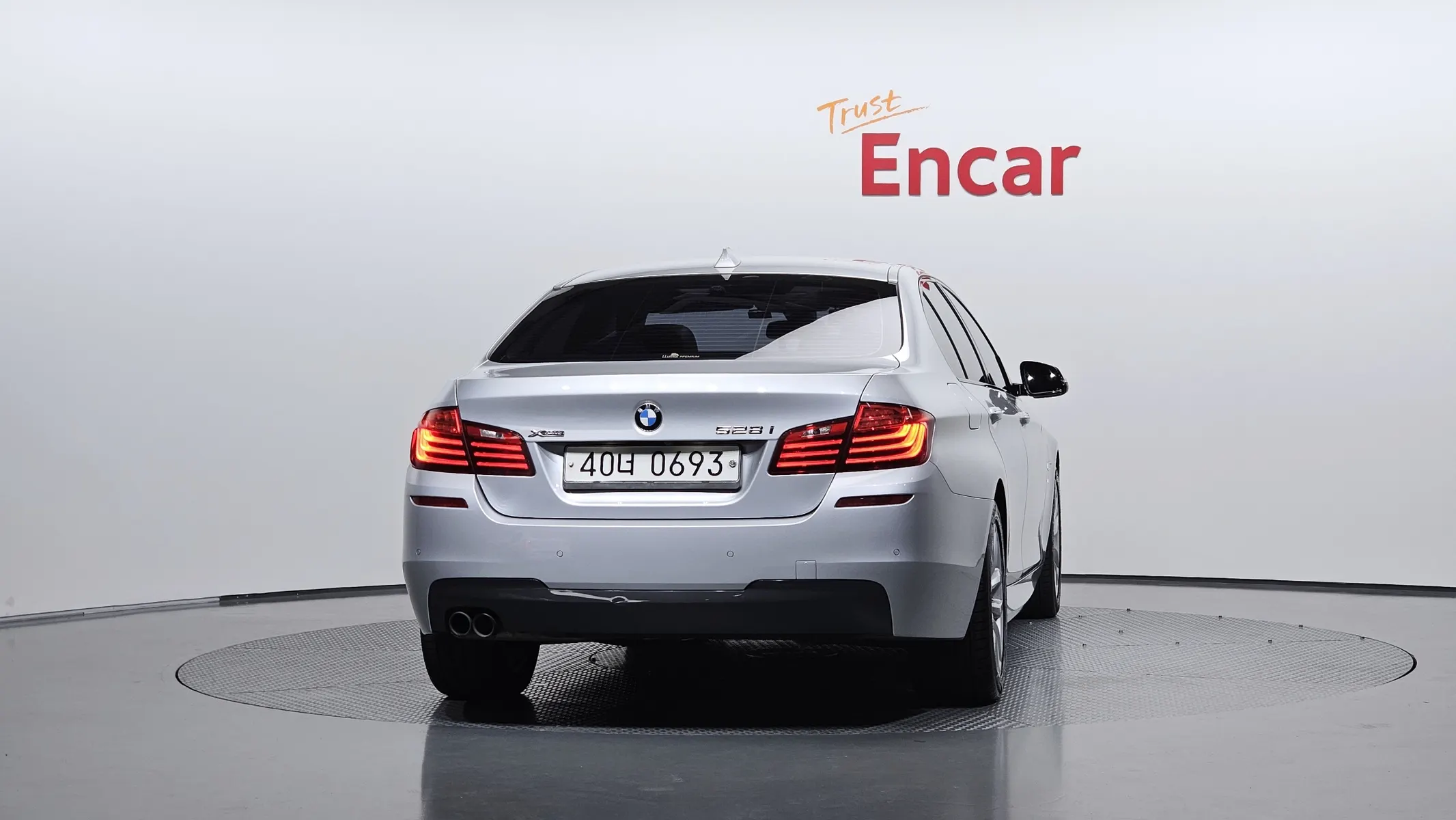 BMW 5 Series (F10) 528i xDrive M 2016 3/36