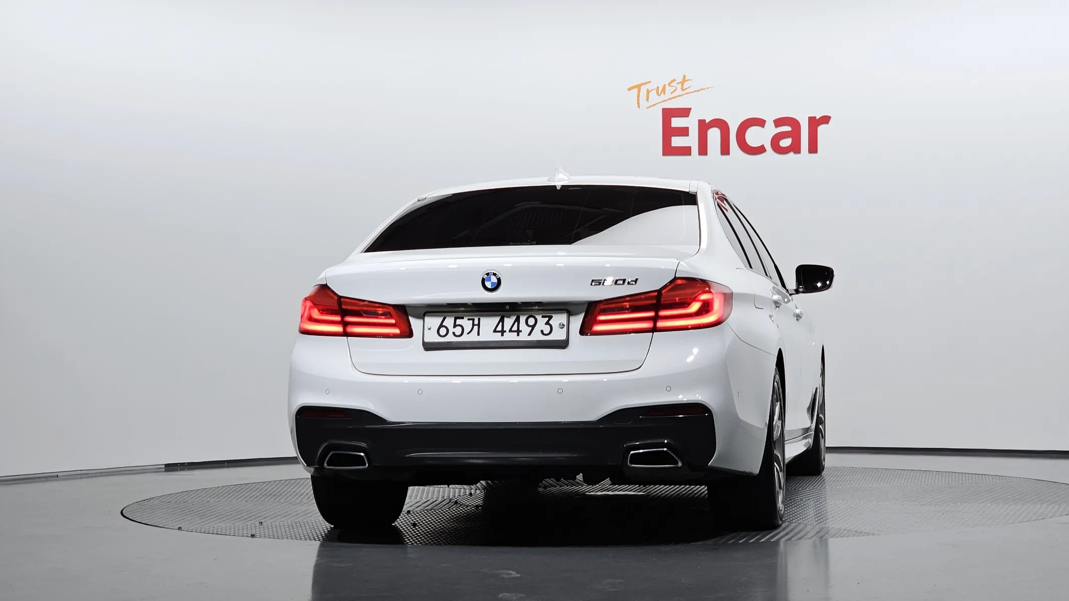 BMW 5 Series (G30) 520d M 2017 3/35