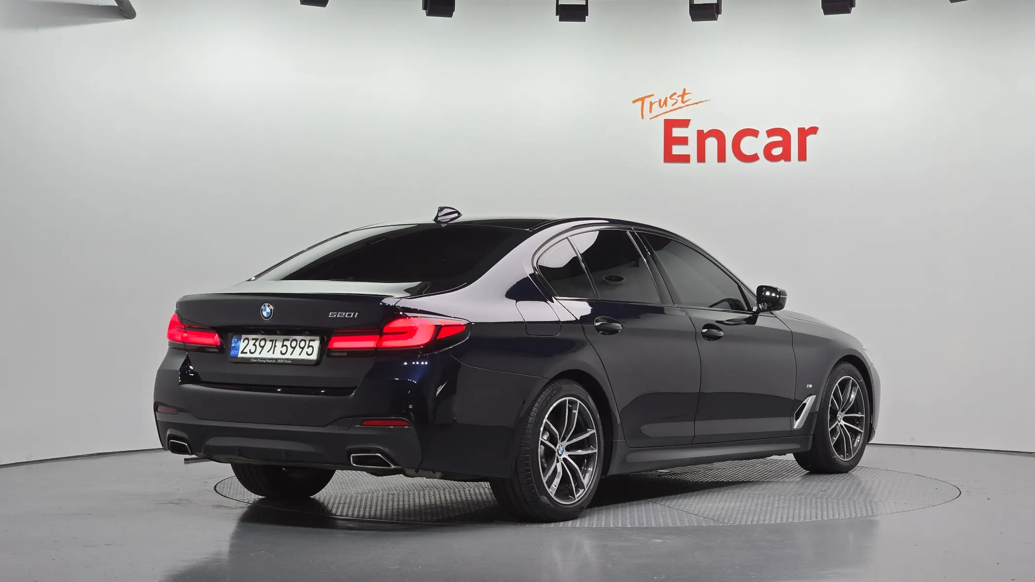 BMW 5 Series (G30) 520i M 2023 2/32