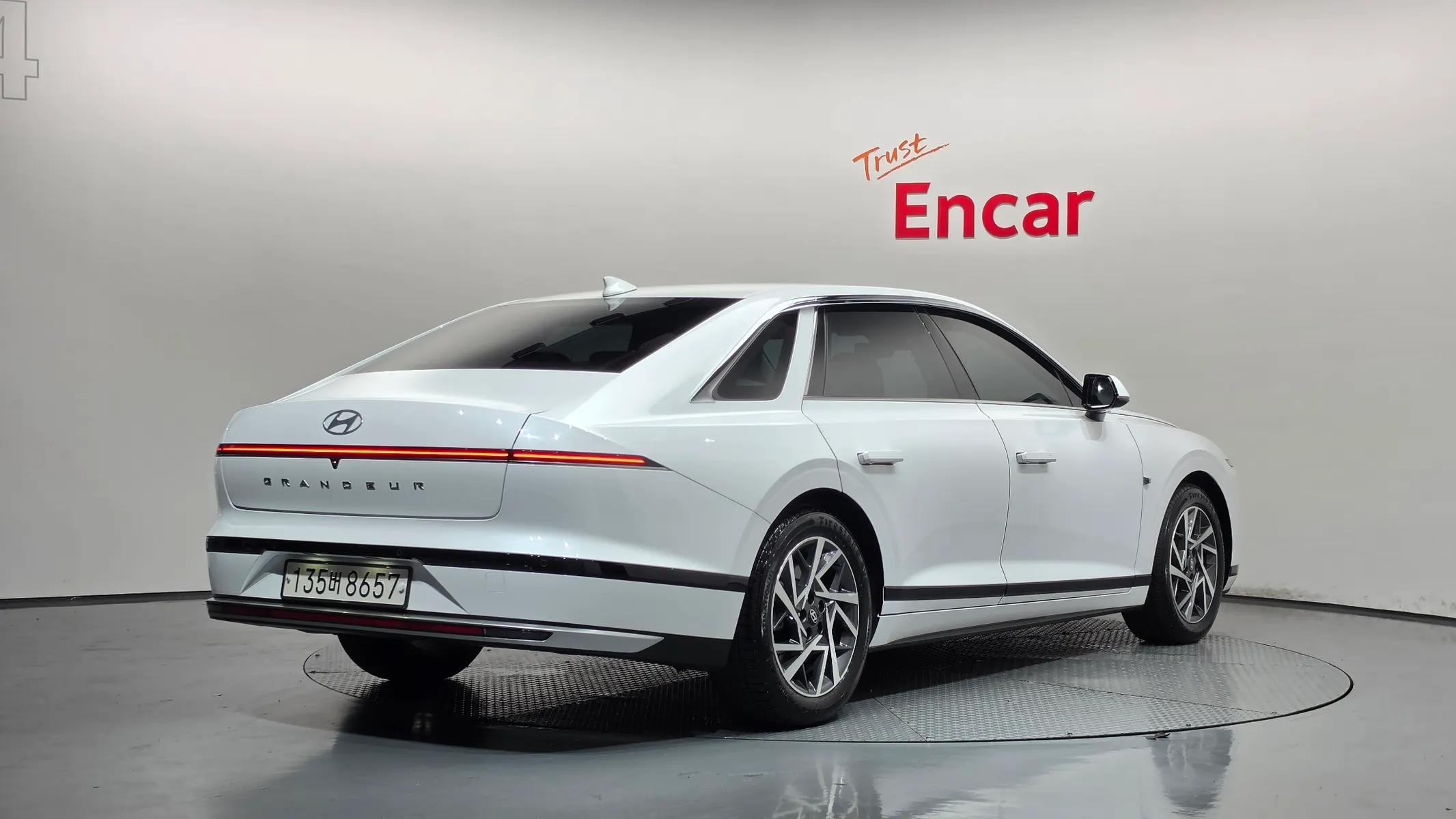 Hyundai (GN7) 3.5 LPG 2WD () 2023 2/36